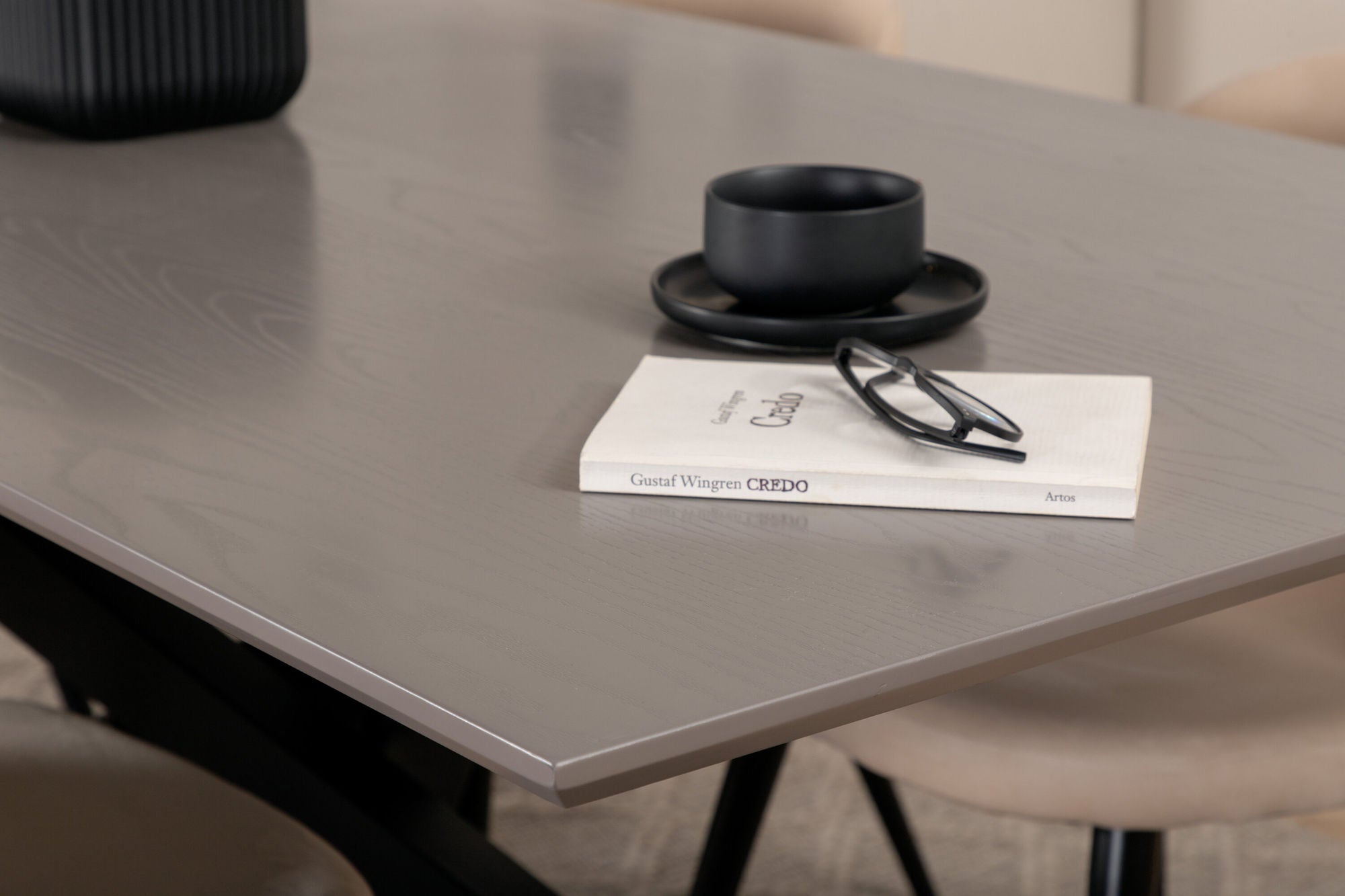 Venture Home Piazza spisebord - Black / Grey Veneer+Velvet Stitches stol - Black / Beige Velvet_6