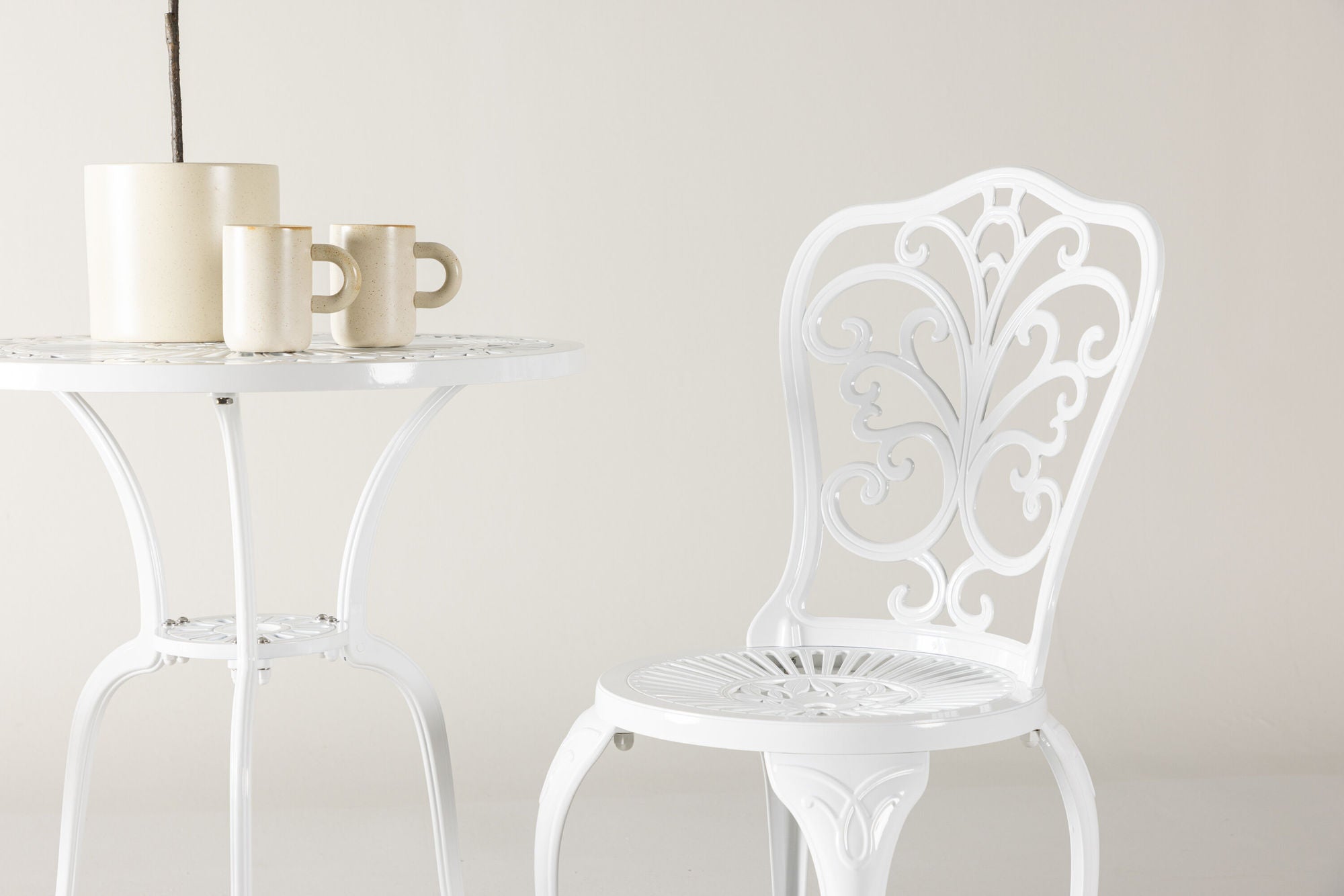 Venture Home Nandin Cafetset Aluminium - white / 2 chairs + bord ø60