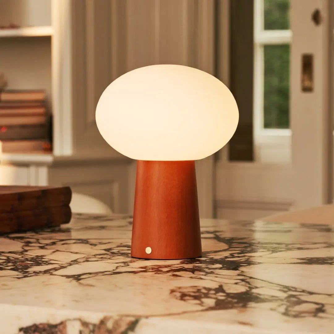 Max Chestnut Brown genopladelig træ bordlampe