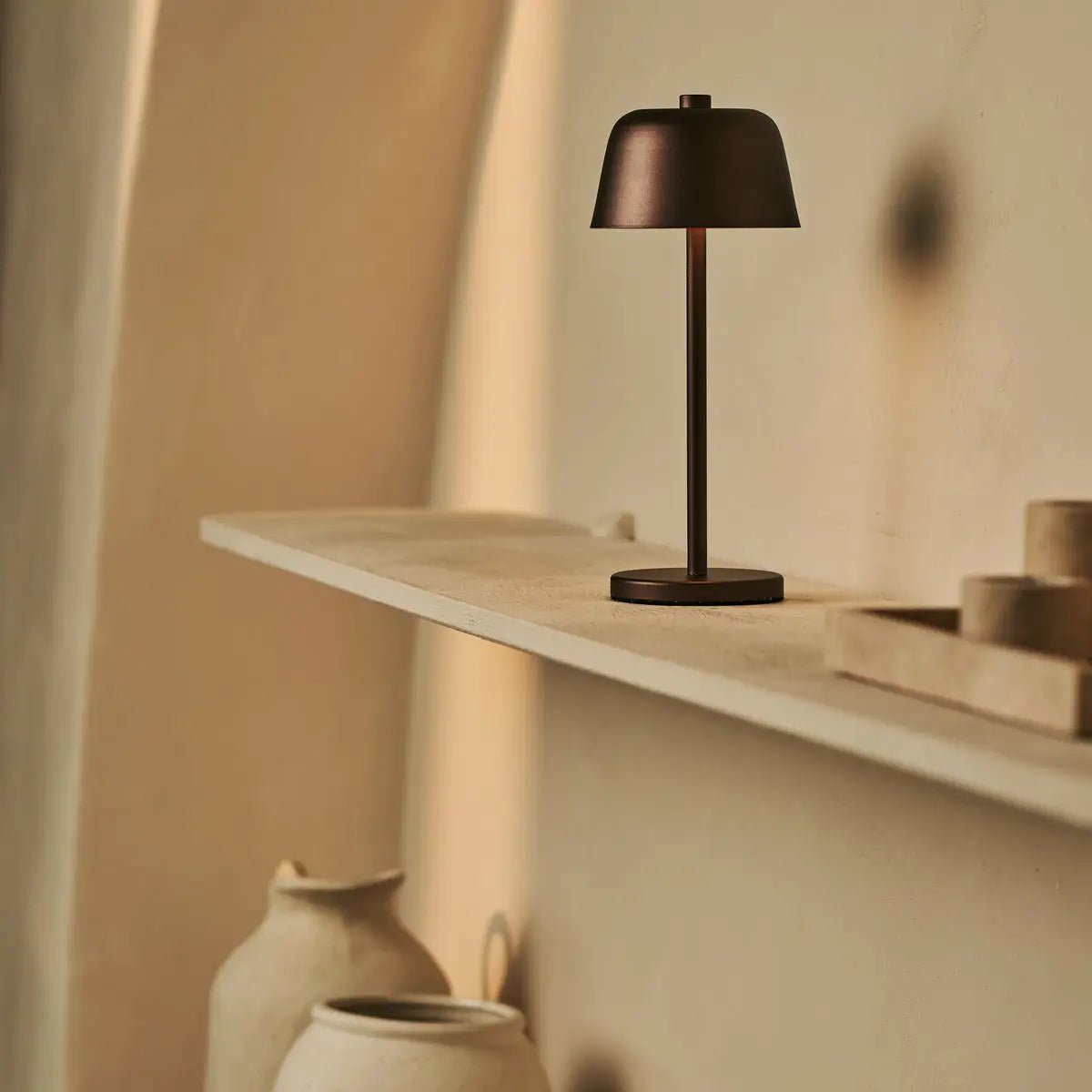 Anton Espresso Brun genopladelig bordlampe
