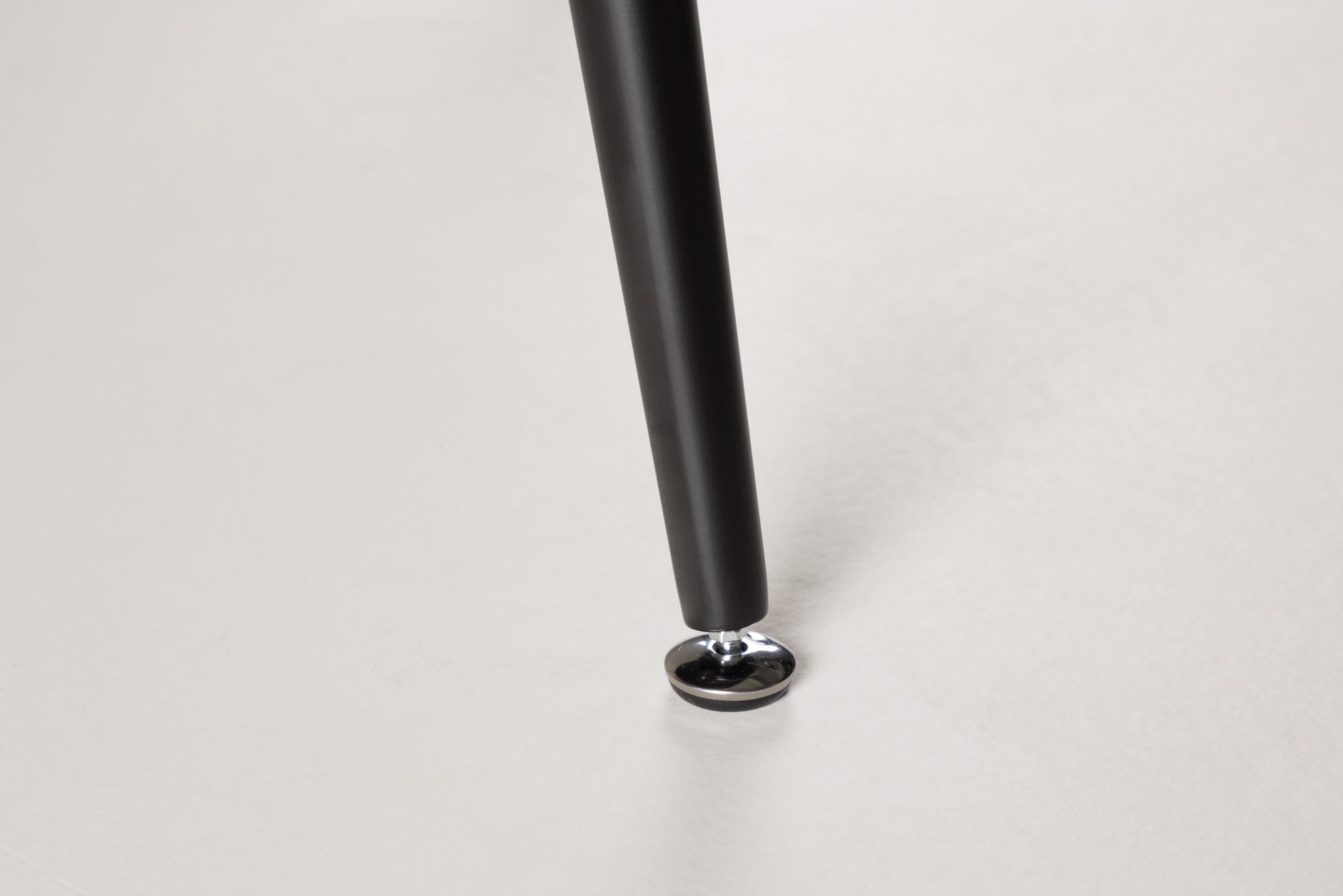 Venture Home Dipp spisebord - 115cm - Black Veneer / All black legs