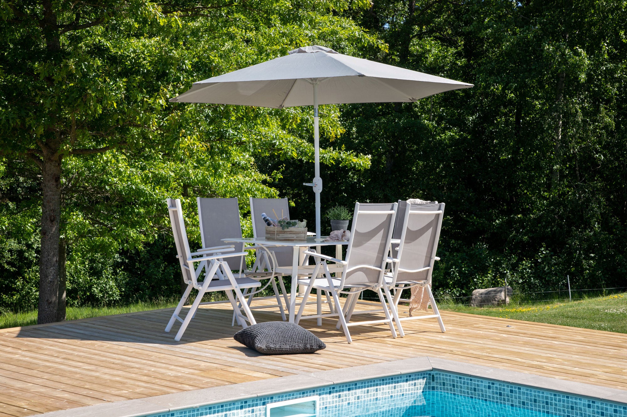 Venture Home Brekki - Dining Set inc. Umbrella- White - Aluminium -