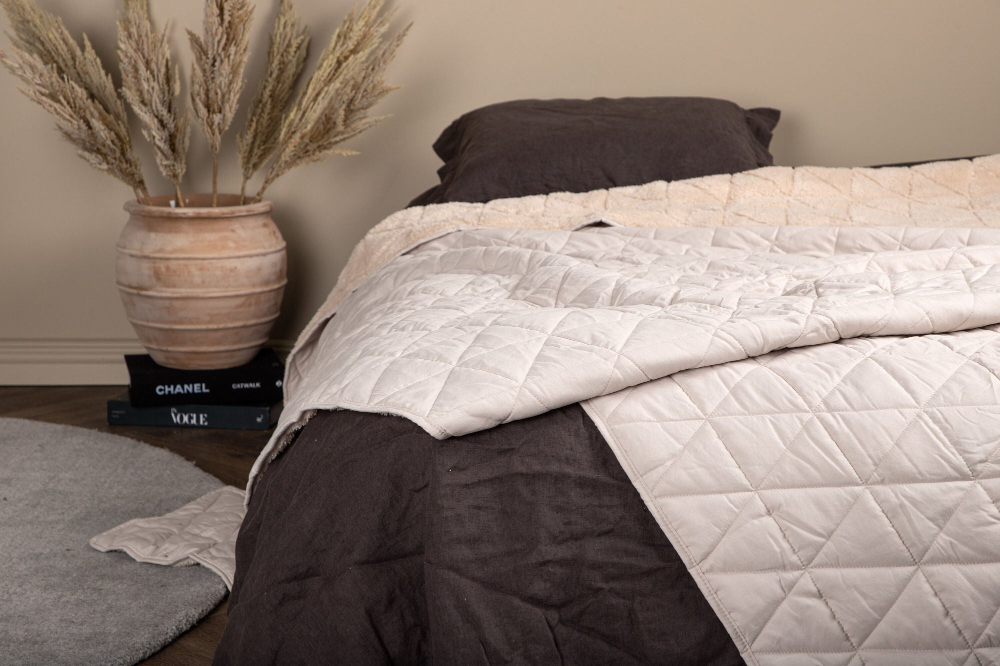 Venture Home Nilla Bedspread Heavy brushed poly cationic/sherpa - Beige / - 250*150