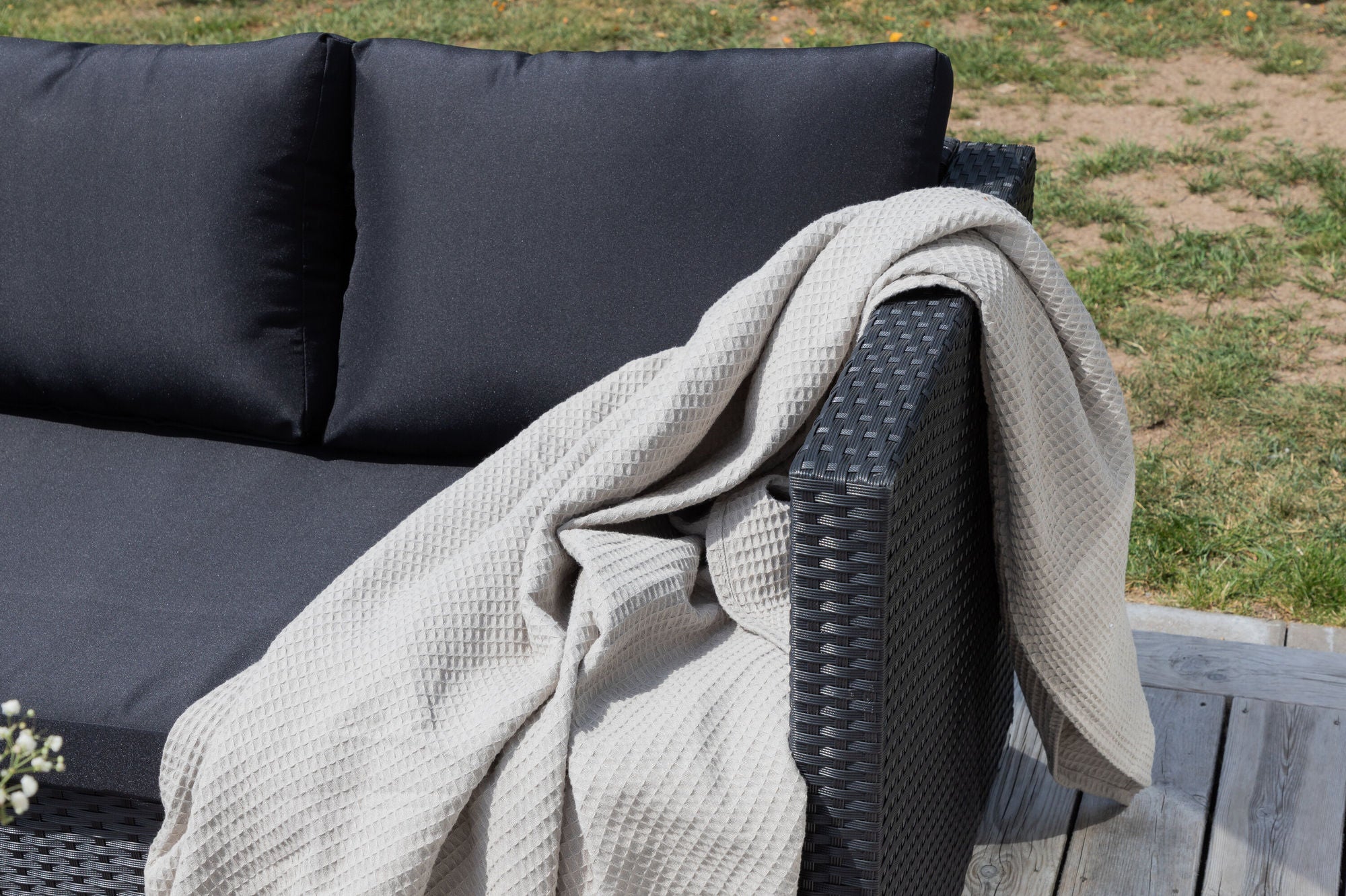 Venture Home Kuba Sofa Set - Black Wicker - Black Cushion