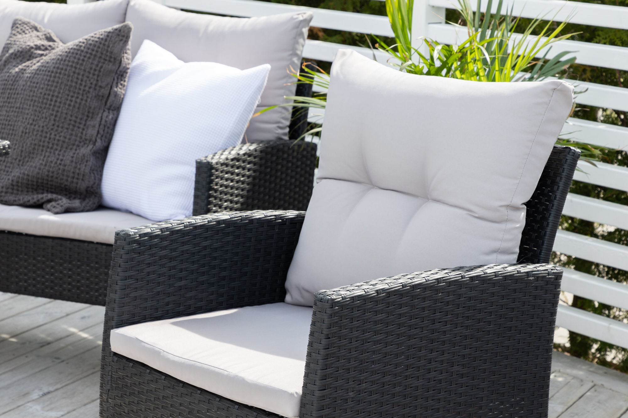 Venture Home Knock sofa Set - Black Wicker - Grey Cushion