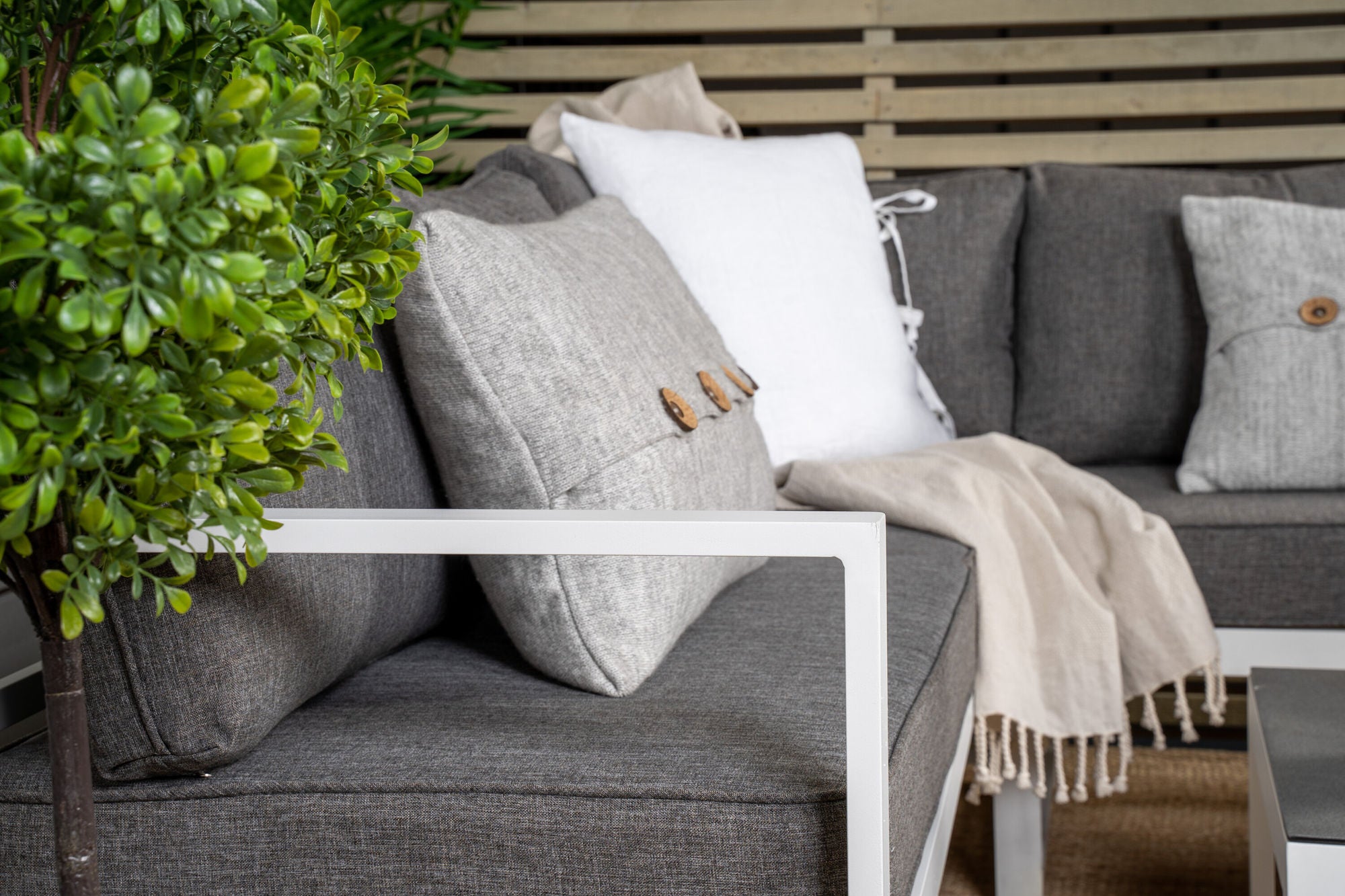Venture Home Salvador hjørne Sofa - White / Grey cushions
