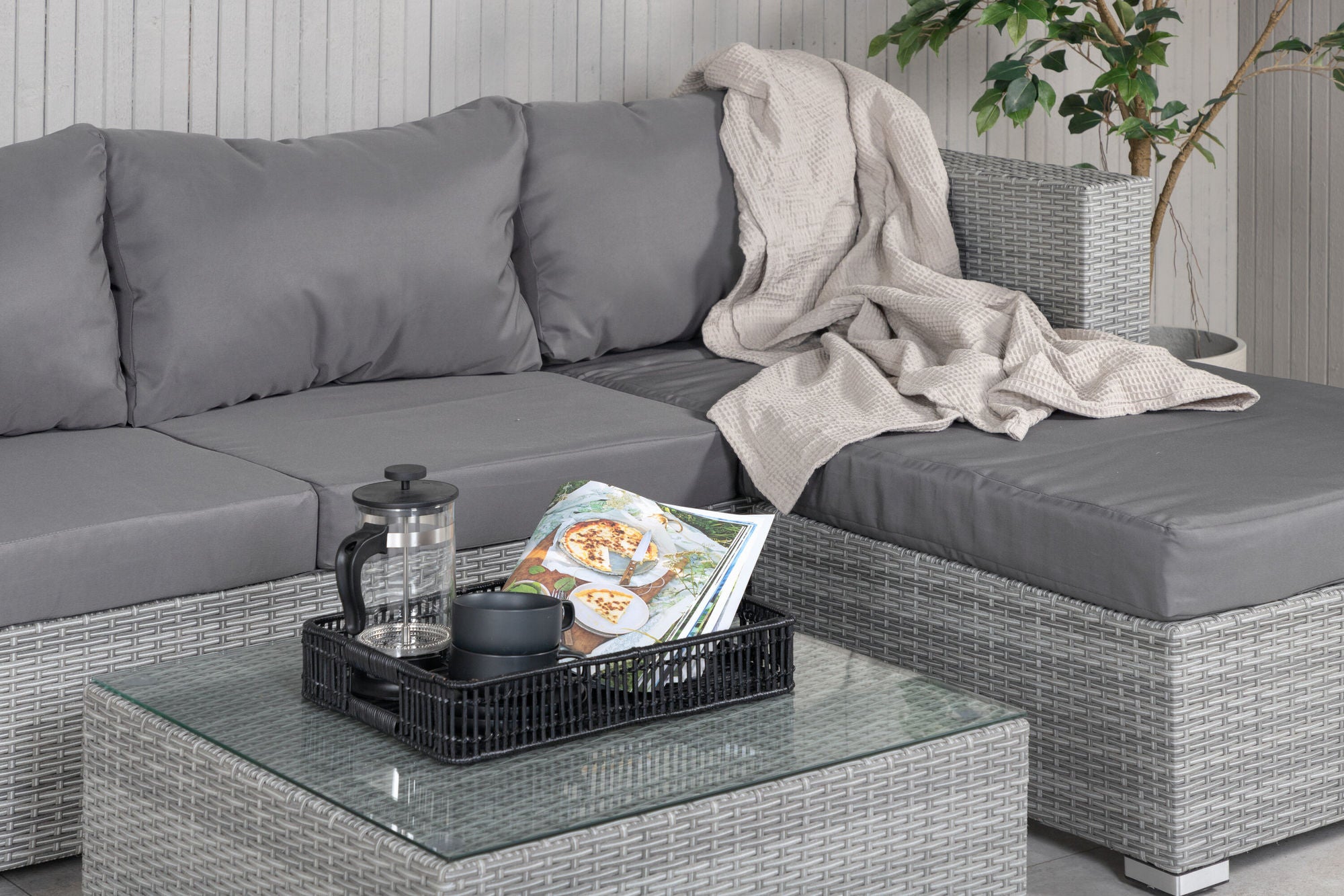 Venture Home Rotterdam chaise lounge set- Grey Wicker / Grey Cushion