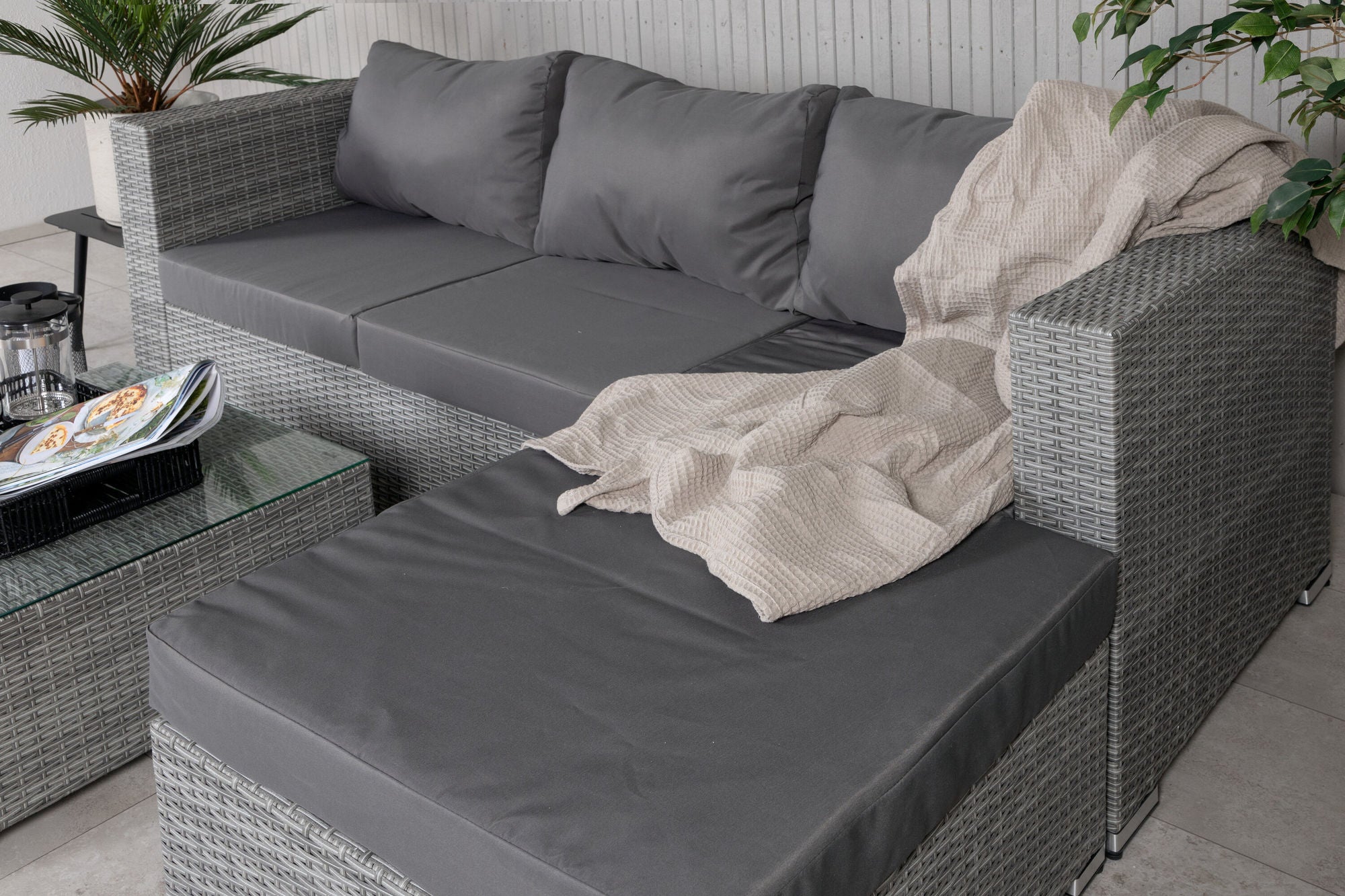 Venture Home Rotterdam chaise lounge set- Grey Wicker / Grey Cushion