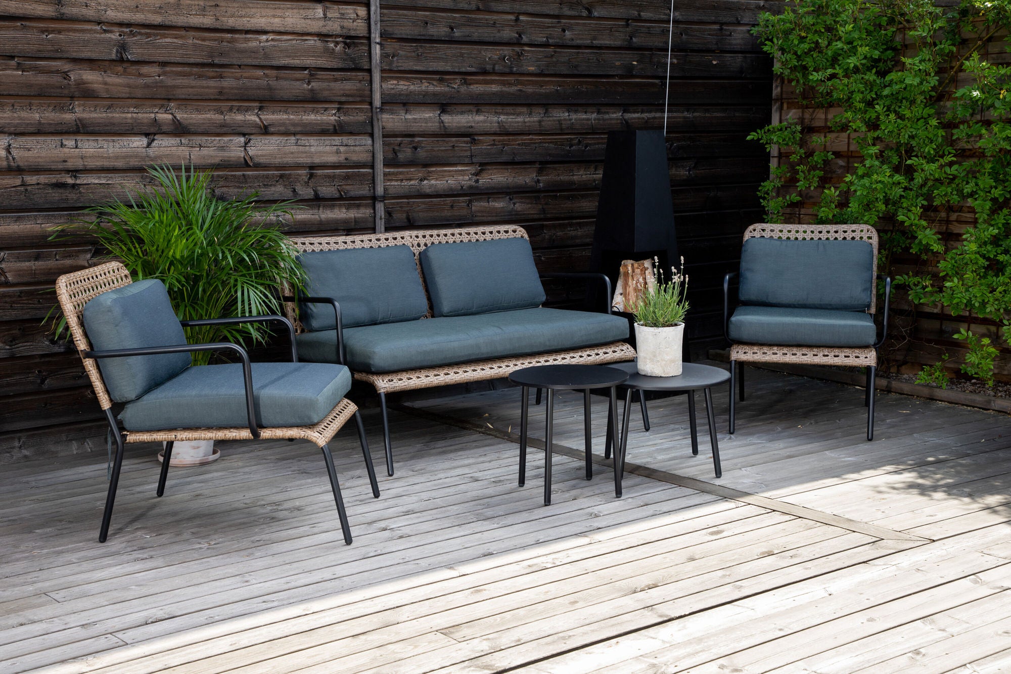 Venture Home Paola Sofa set - Black Steel / Nature Wicker / Black Cushion