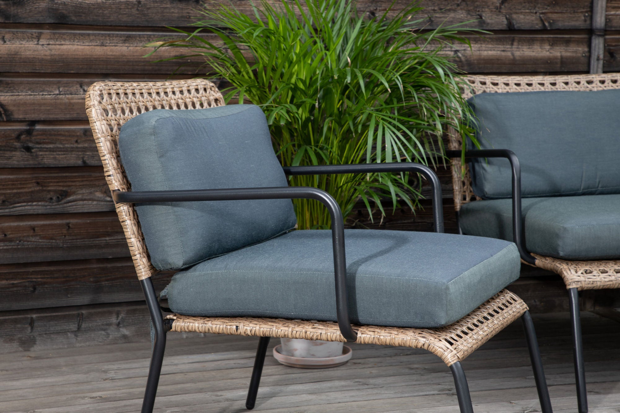 Venture Home Paola Sofa set - Black Steel / Nature Wicker / Black Cushion