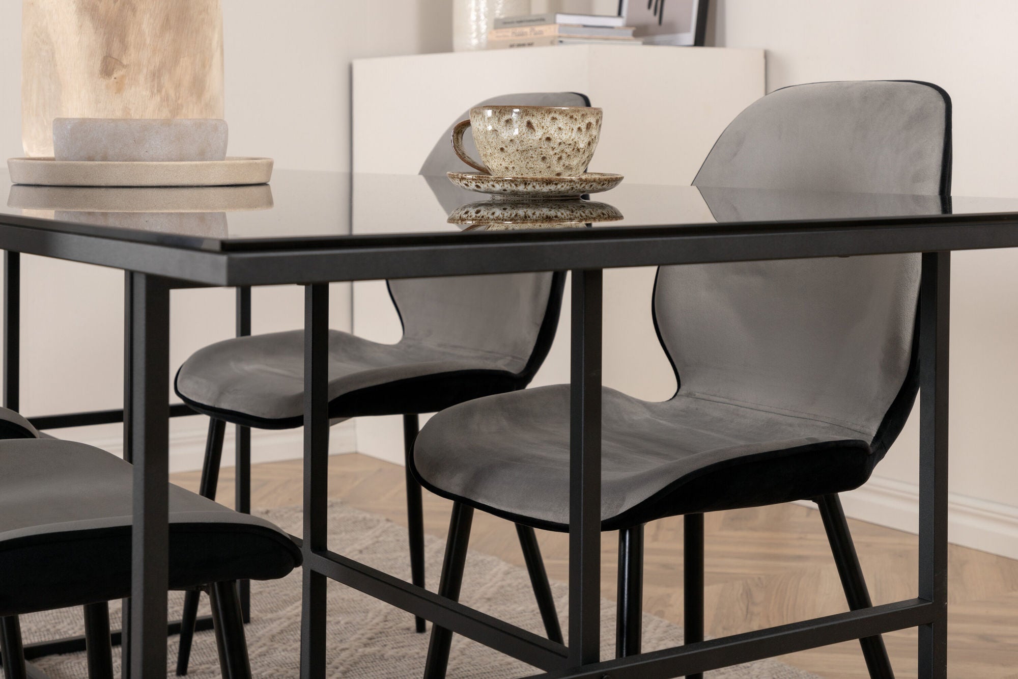 Venture Home Leif spisebord - Black / Black smoked smoked Glass+Emma stol - Black / Black and Light Grey Black Velvet in Back Grey Velvet in front_4