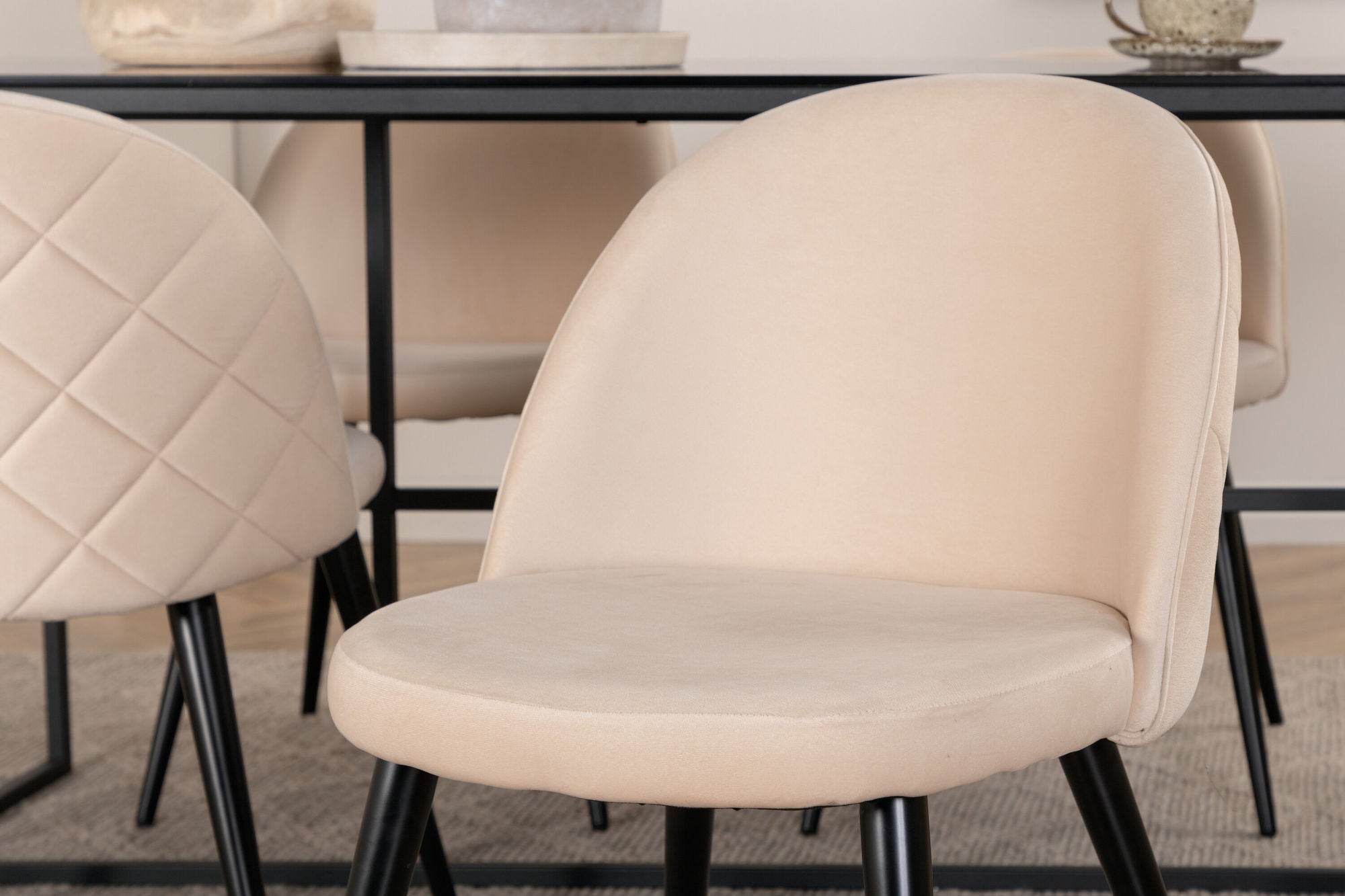 Venture Home Leif spisebord - Black / Black smoked smoked Glass+Velvet Stitches stol - Black / Beige Velvet_4