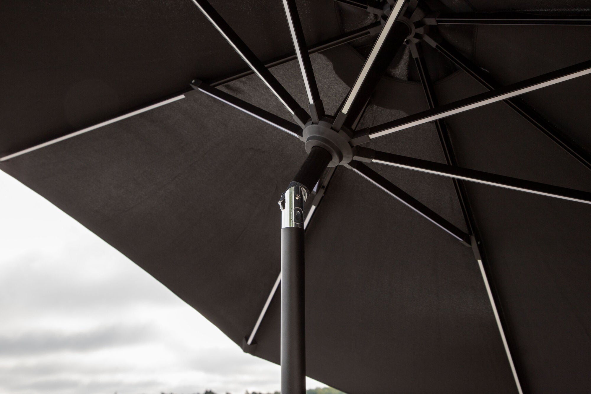 Venture Home Sabal - Umbrella with LED- Black - - 270cm