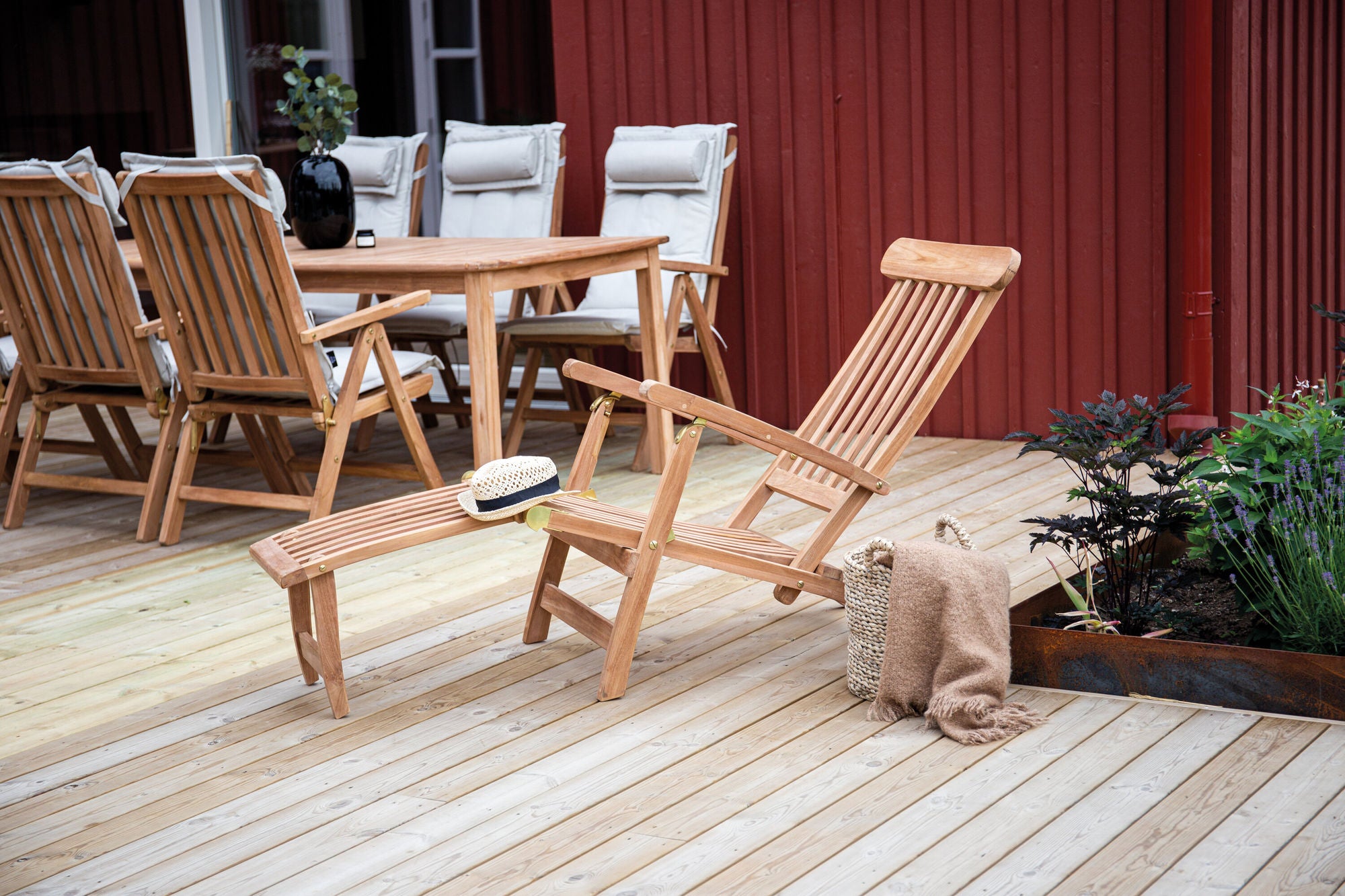 Venture Home Kenya Sunbed - Teak