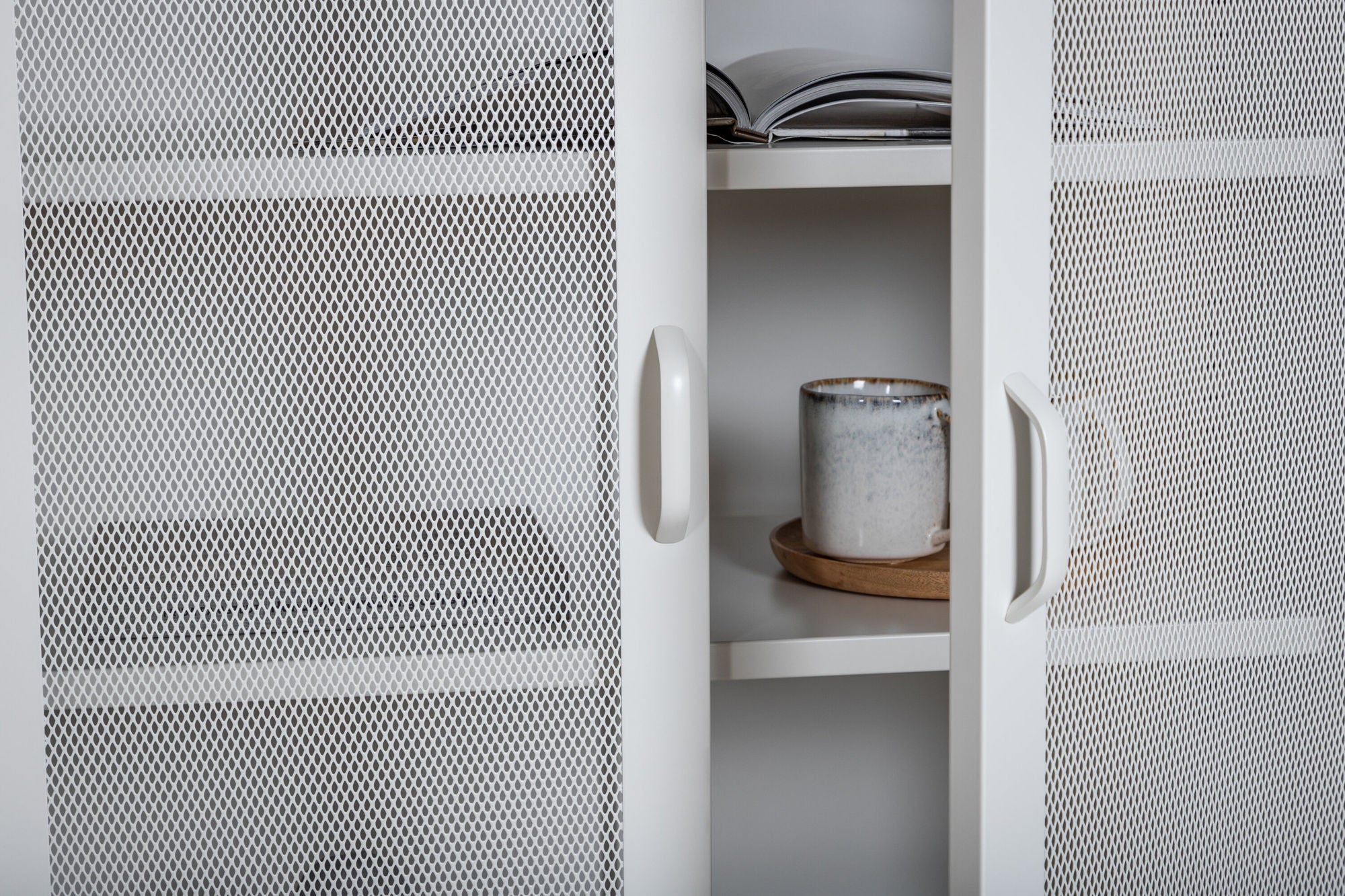 Venture Home Misha - Low cabinet mesh doors - White - Ersätter 15360-201