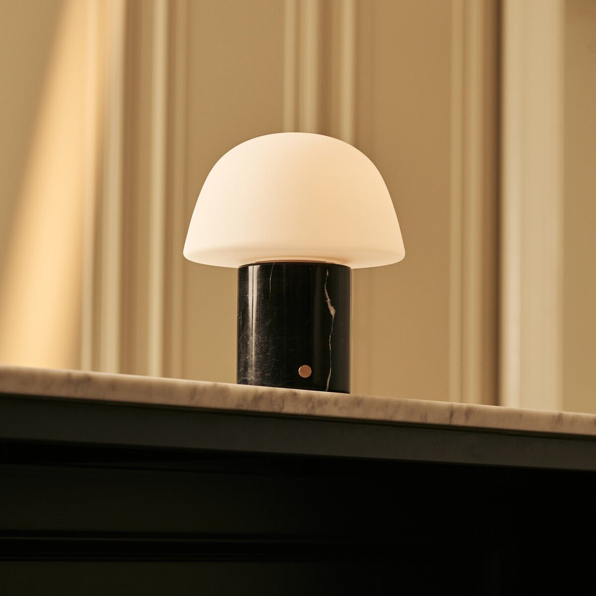 Maes Black – Nero Marquina Marmor genopladelig bordlampe