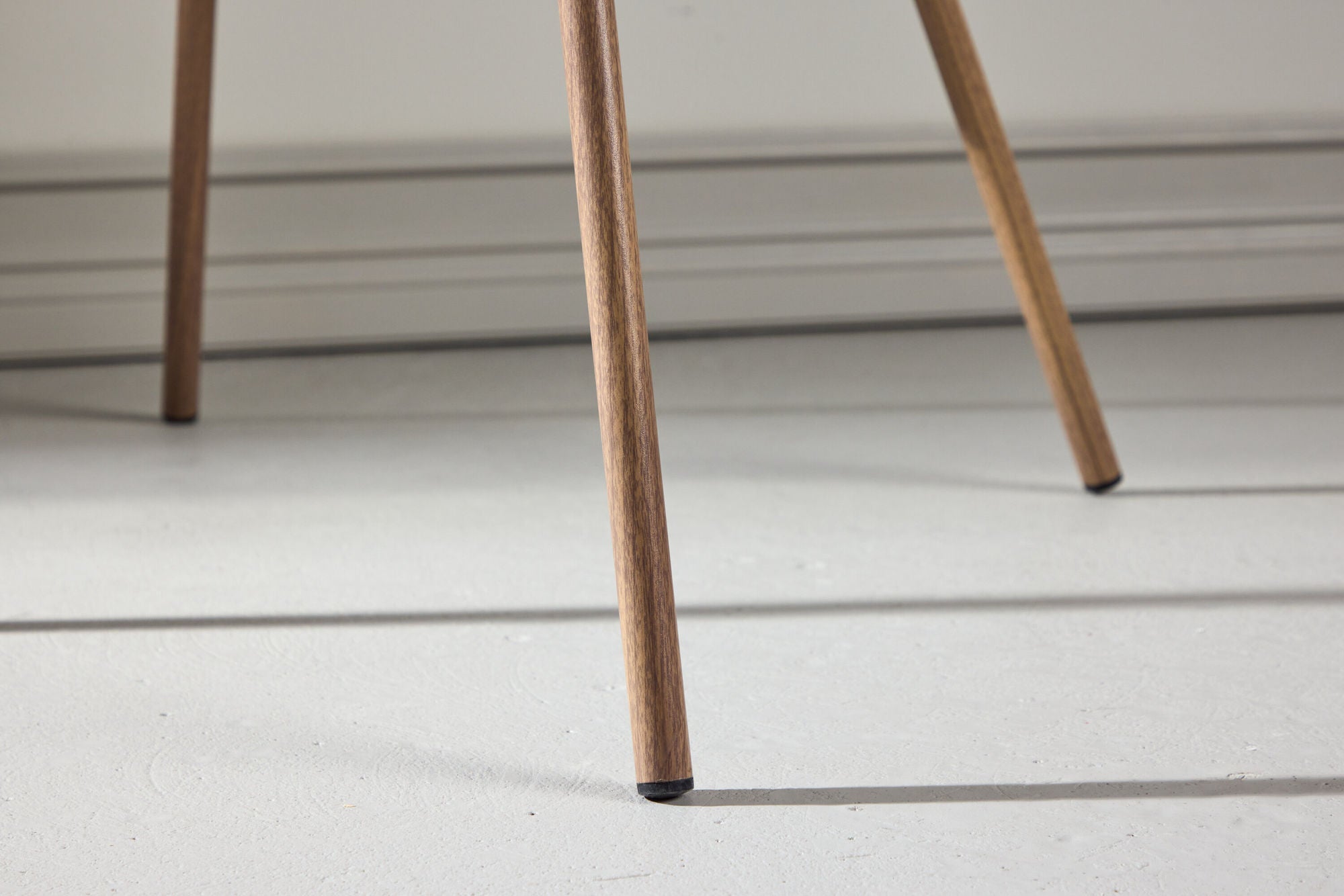 Venture Home Berit Spisebordsstol - Walnut Steel Legs / Cream Velvet