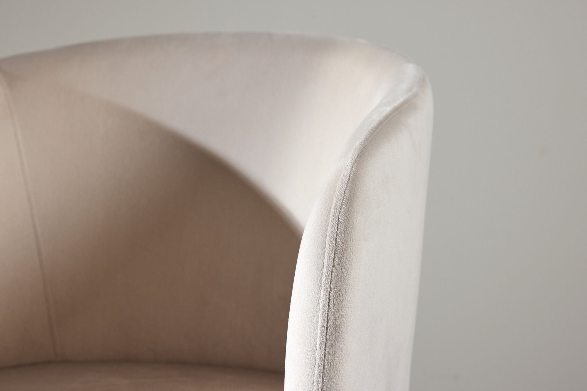 Venture Home Berit Spisebordsstol - Walnut Steel Legs / Cream Velvet