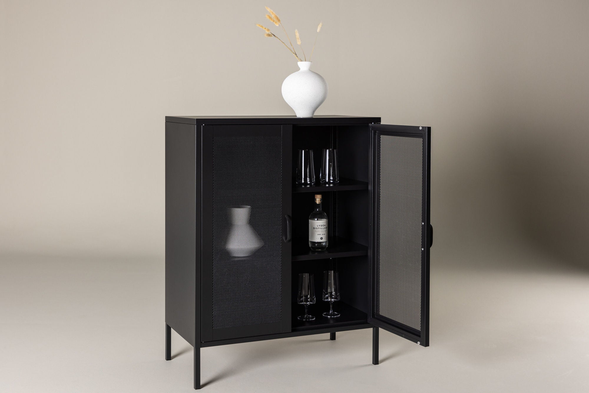 Venture Home Misha - Low cabinet mesh doors - Black - Ersätter 15360-208