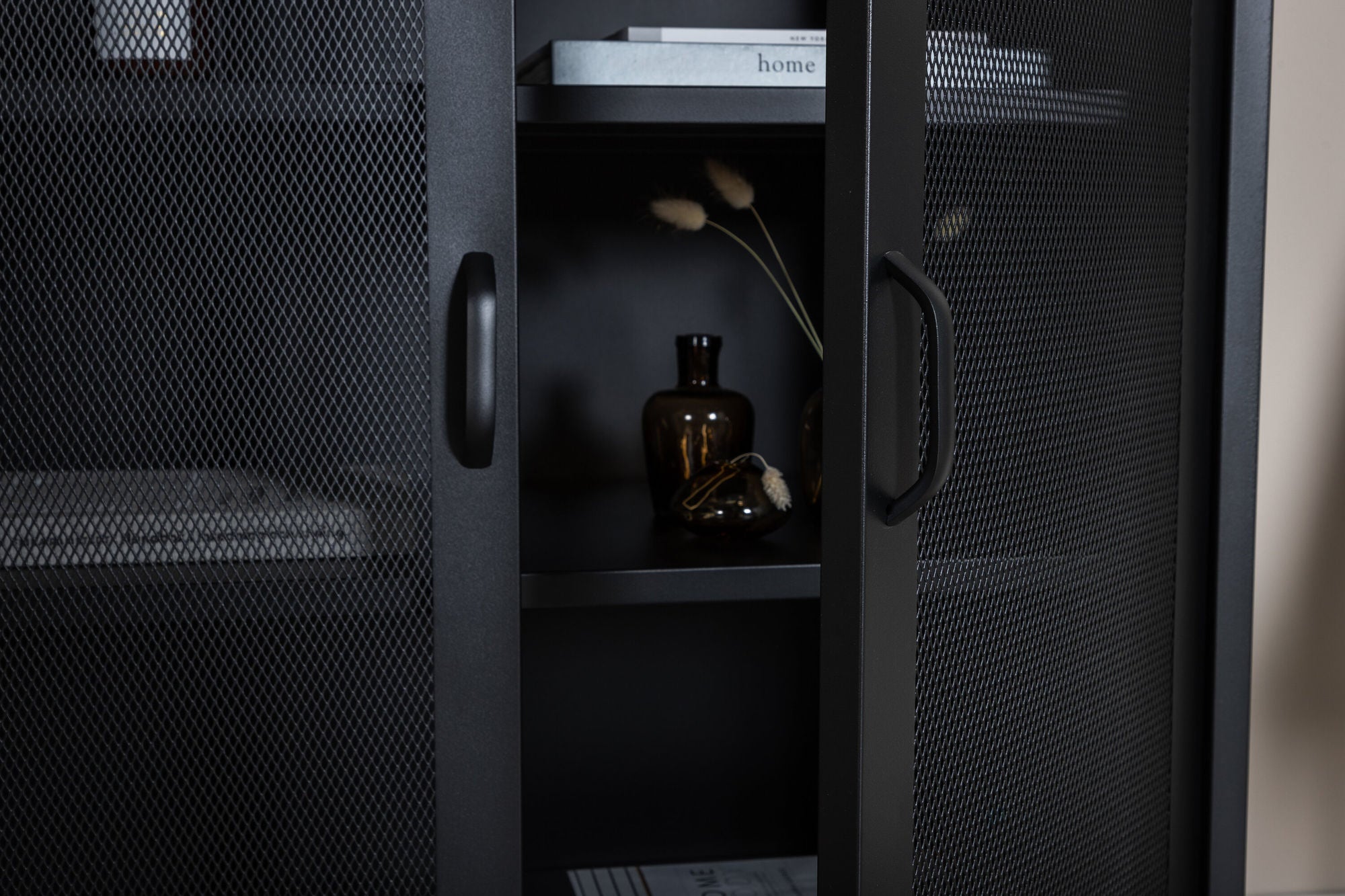 Venture Home Misha - Low cabinet mesh doors - Black - Ersätter 15360-208