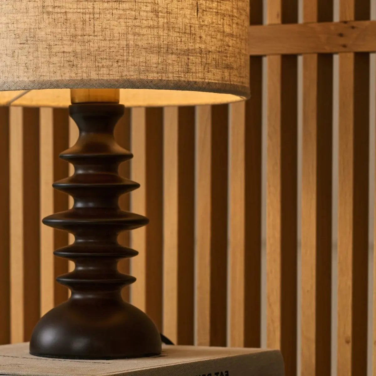 Bodhi mørkebrun træ bordlampe