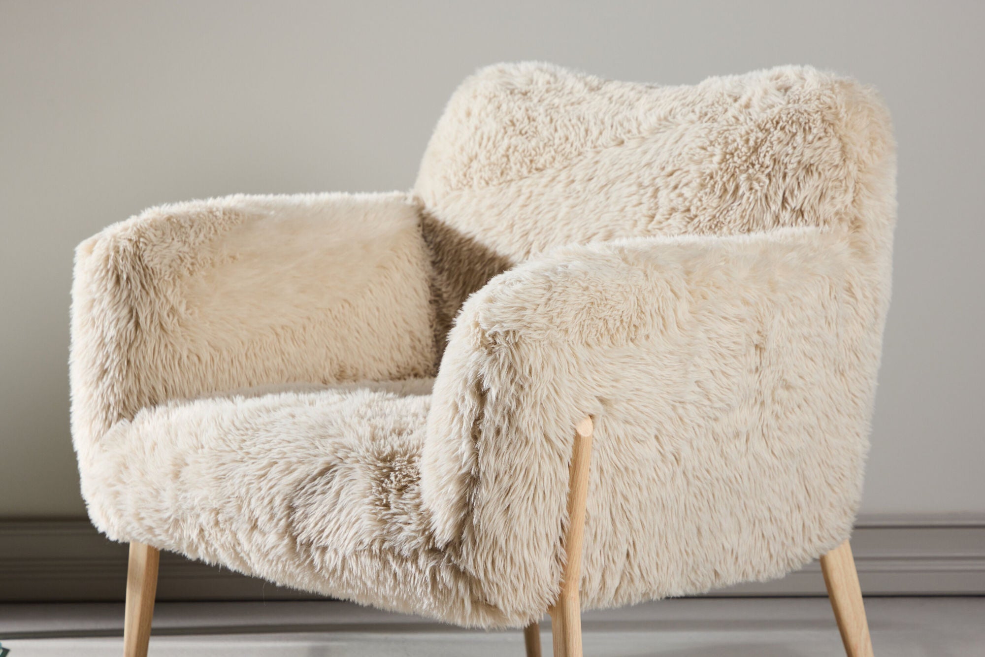Venture Home Zenzi Armchair - Woodlook steel frame / Beige Fake Fur