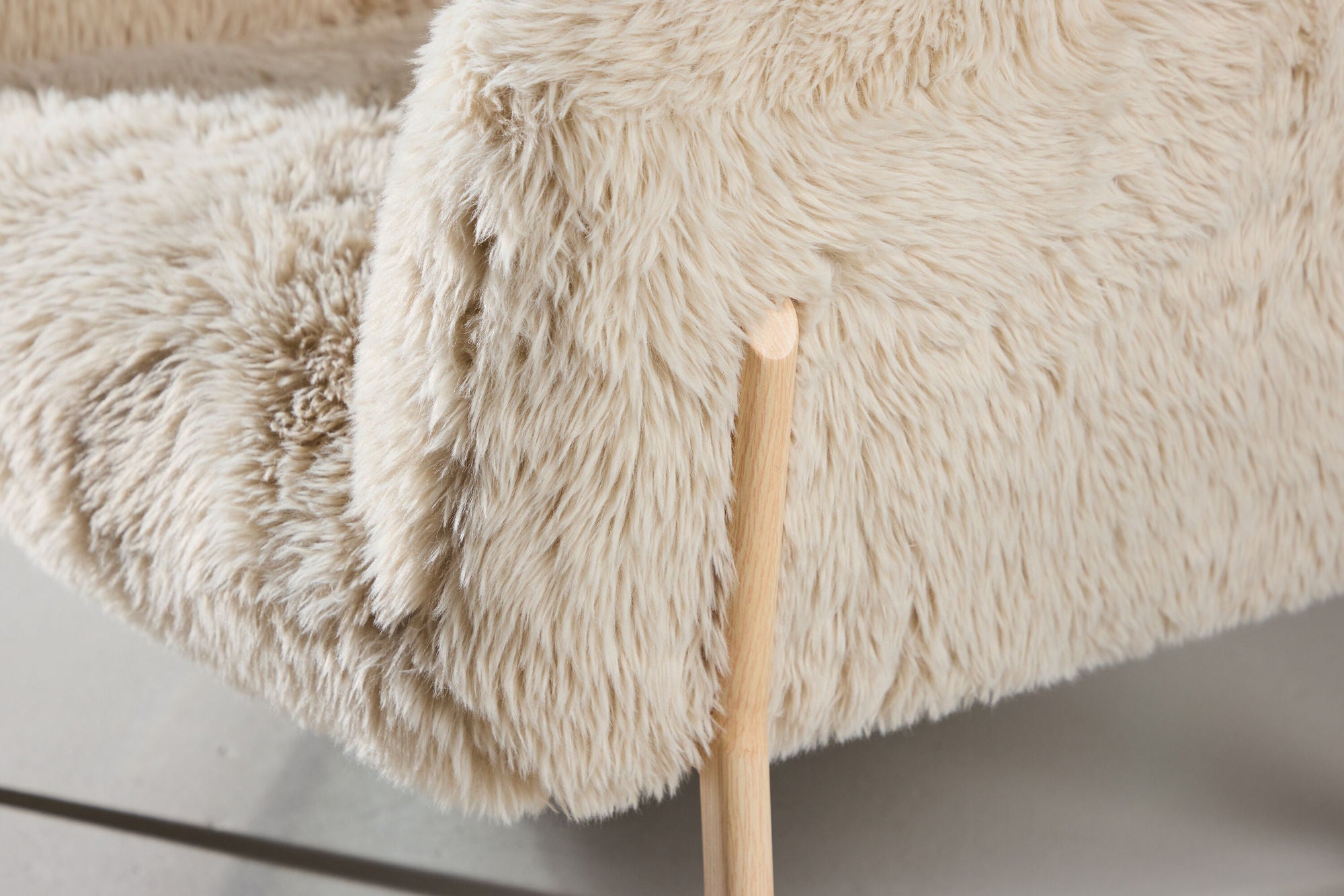 Venture Home Zenzi Armchair - Woodlook steel frame / Beige Fake Fur