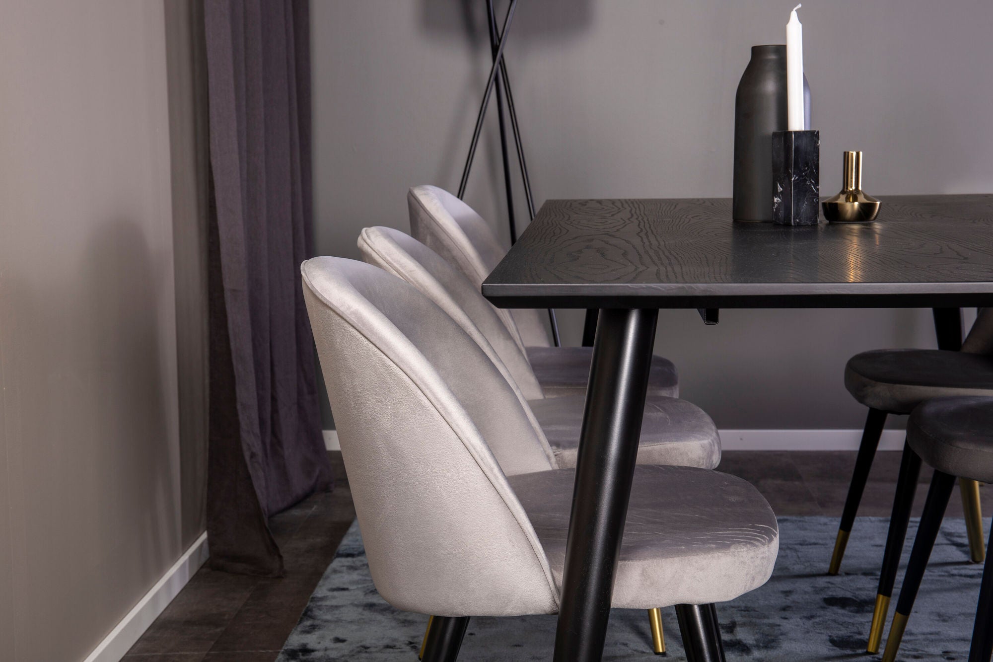 Venture Home Dipp spisebord - 180*90cm - Black Veneer / black legs w brass dipp +Velvet Ma