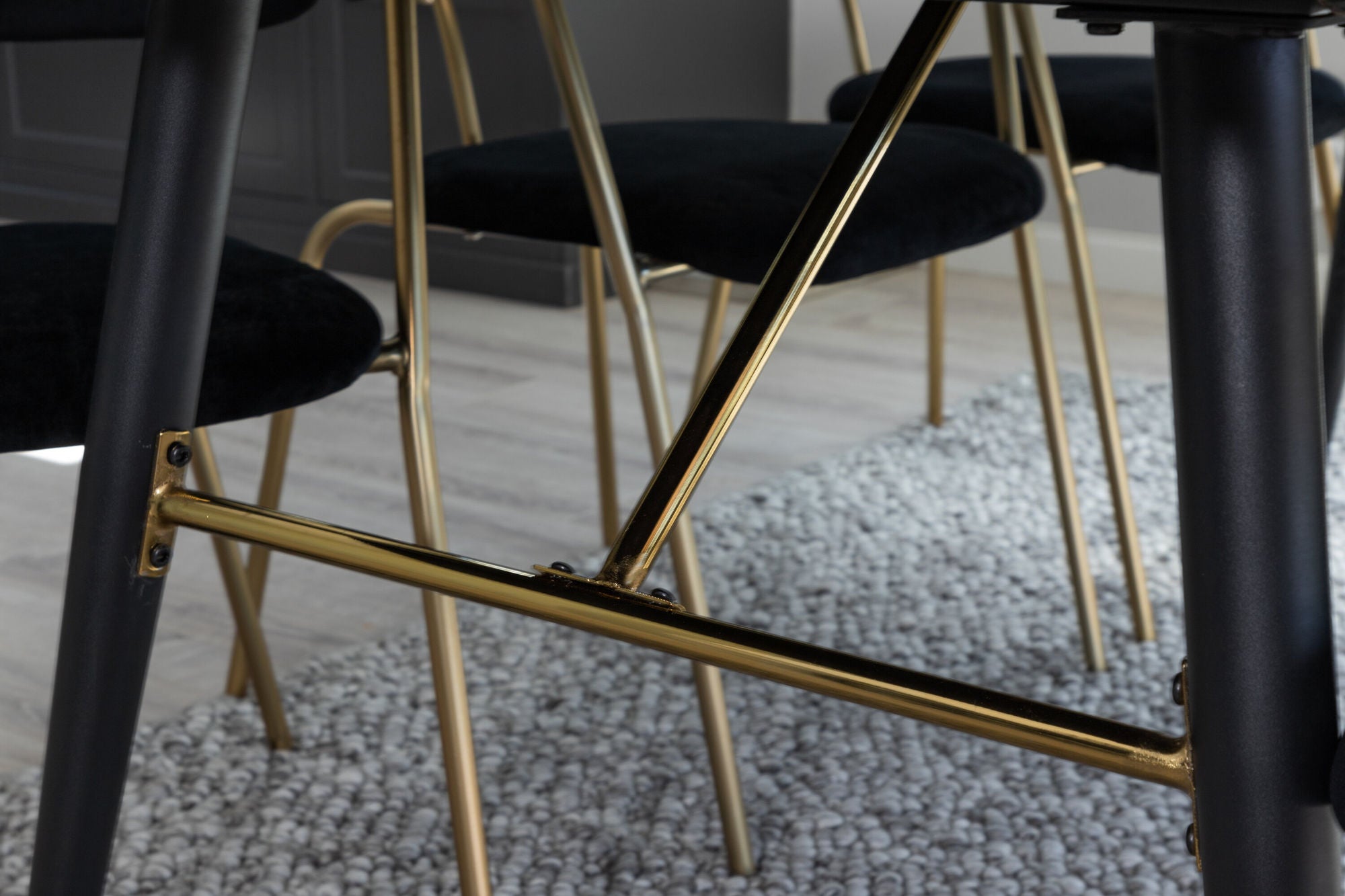 Venture Home Gold Extention bord - 180/220*85*H76 Black Veneer - Black legs - Brass details - Arrow armchair - Brass Legs - Black Velvet 6