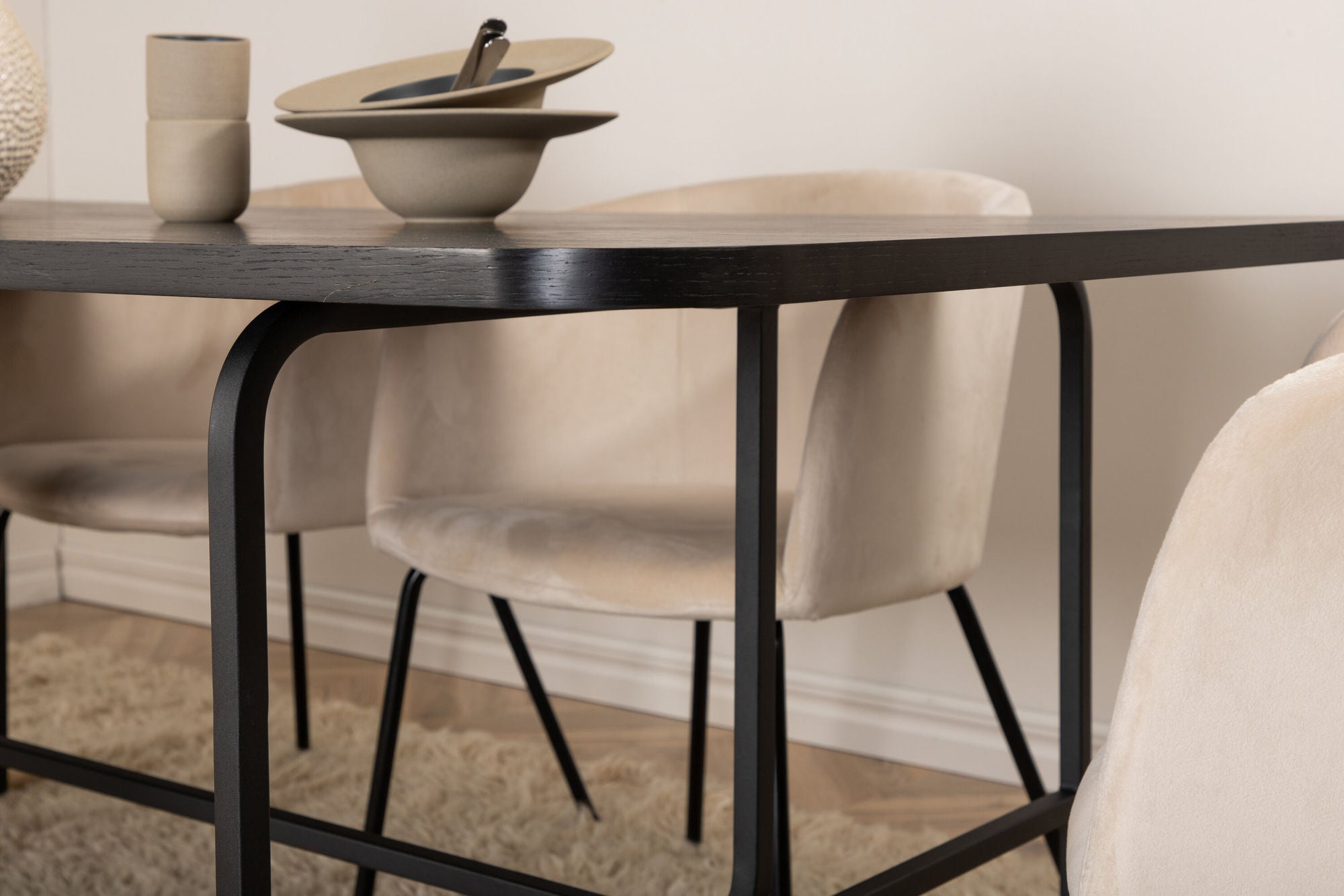 Venture Home Uno spisebord - Black / Black Veneer+Berit stol - Black / Beige Velvet_6