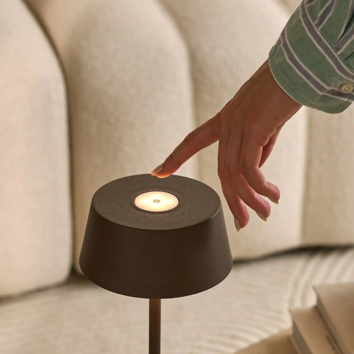 Hugo Mocha Brown genopladelig bordlampe
