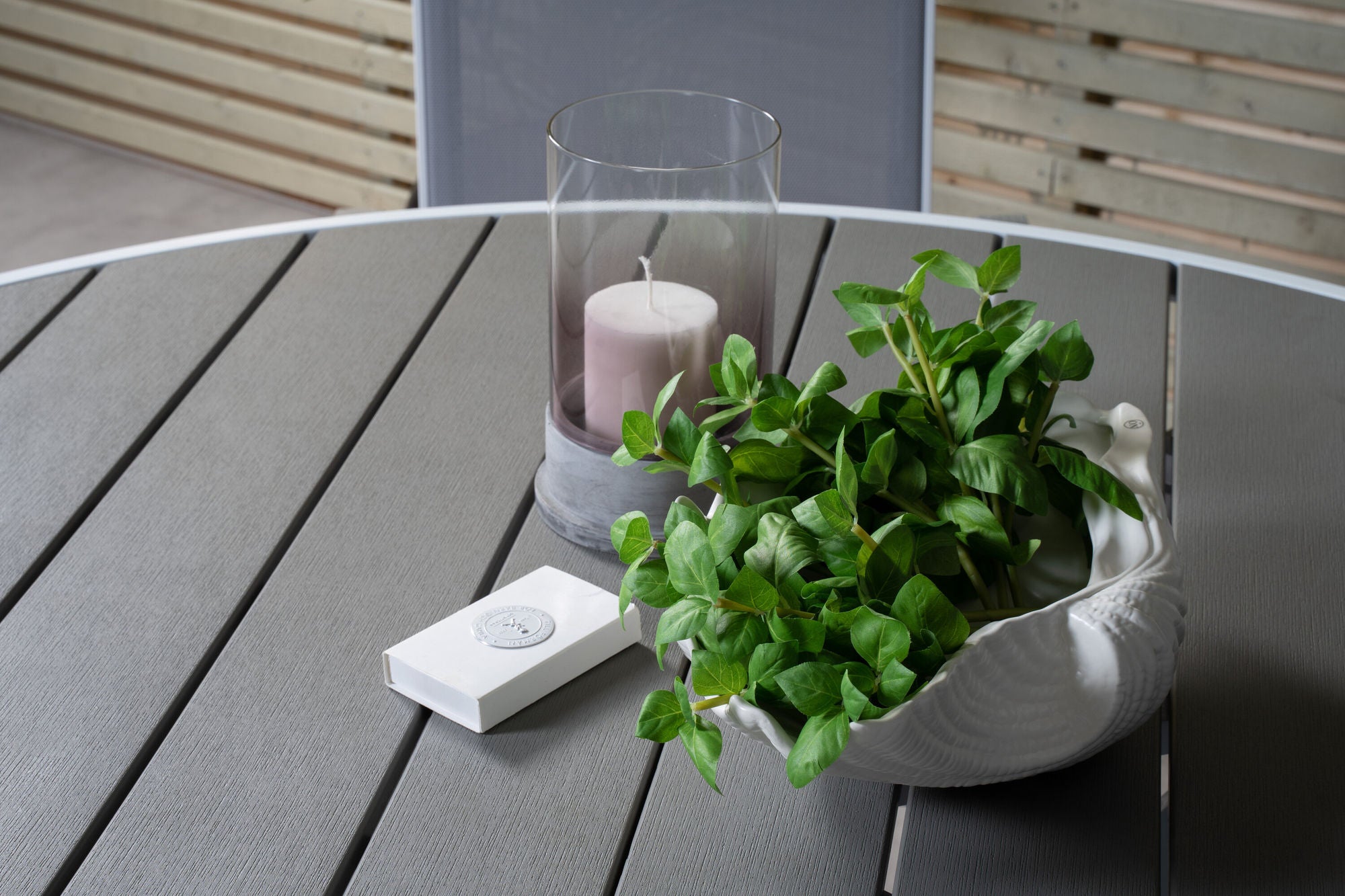 Venture Home Parma spisebord ø140 - White Alu / Grey Aintwood+Parma Arm stol (stackable)