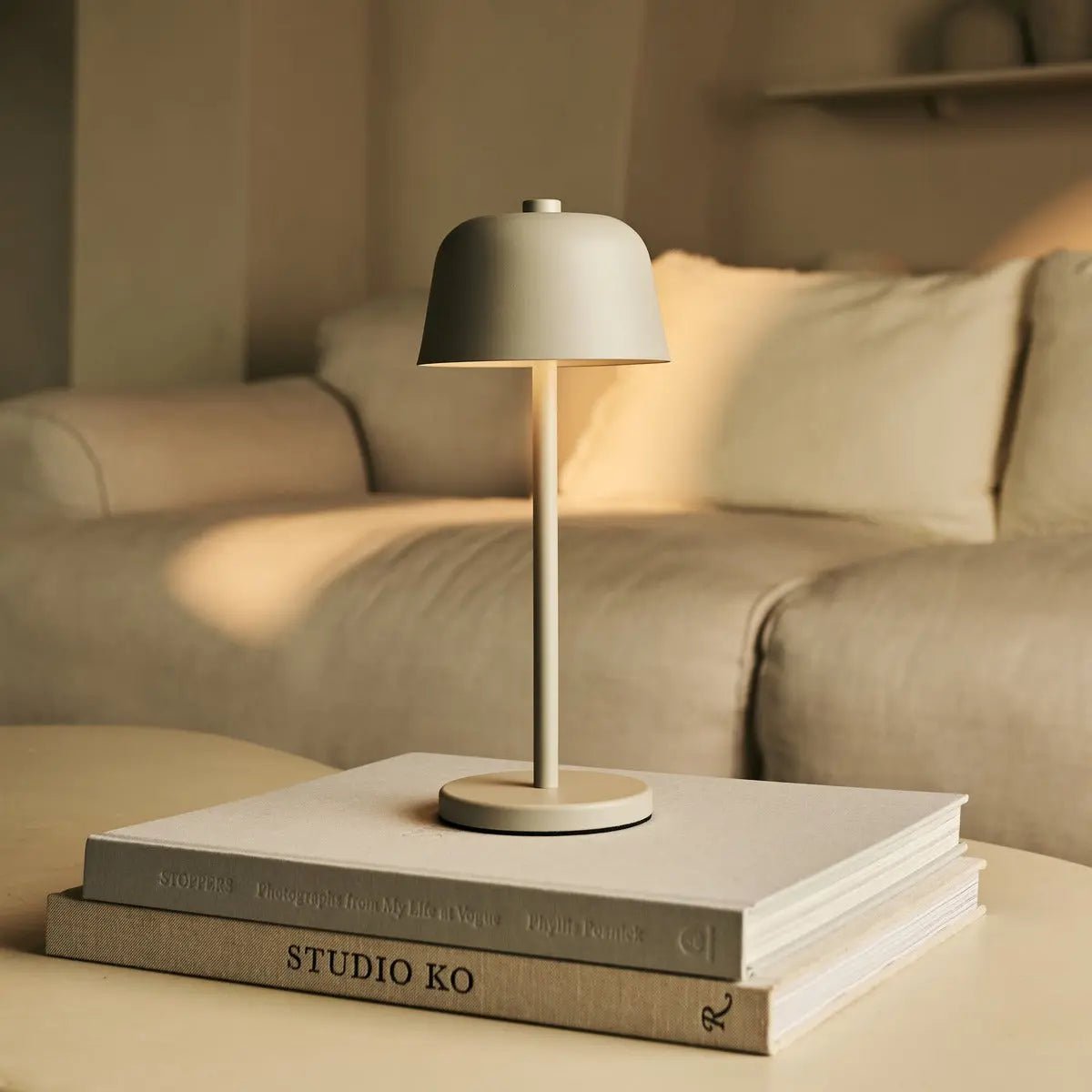 Anton Vanilla Genopladelig Bordlampe