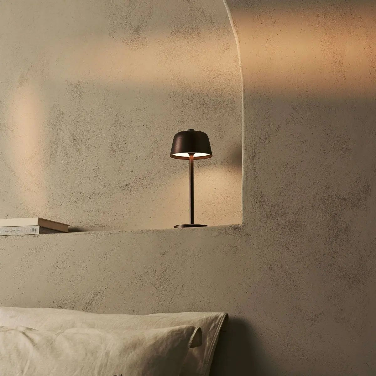 Anton Espresso Brun genopladelig bordlampe
