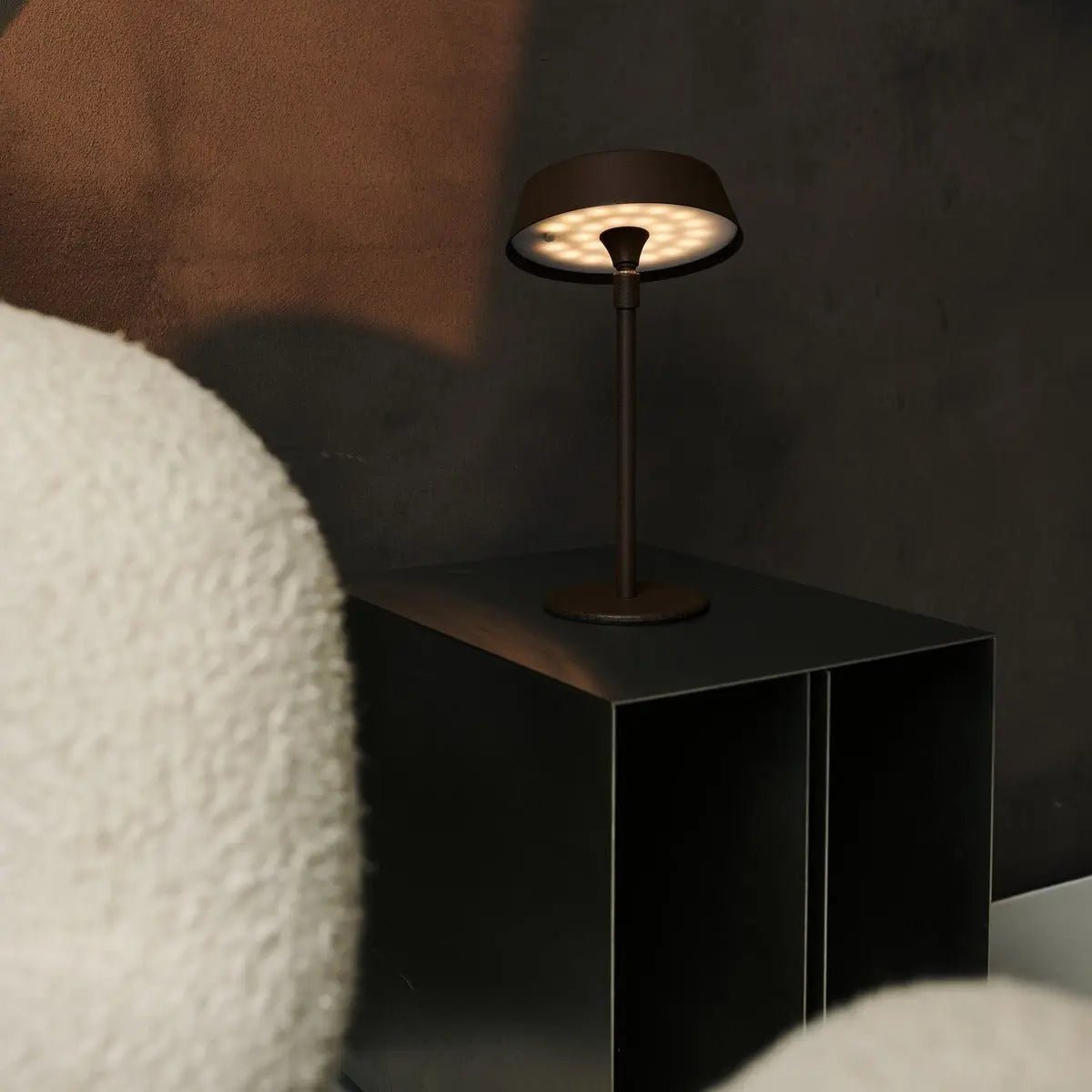 Luca Mocha Brown USB genopladelig bordlampe