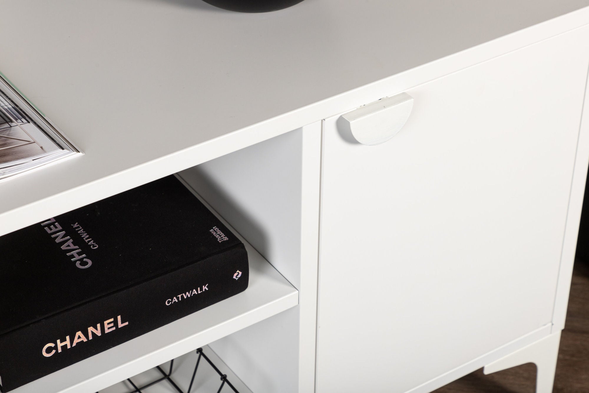 Venture Home Piring TV-Stand - White / White