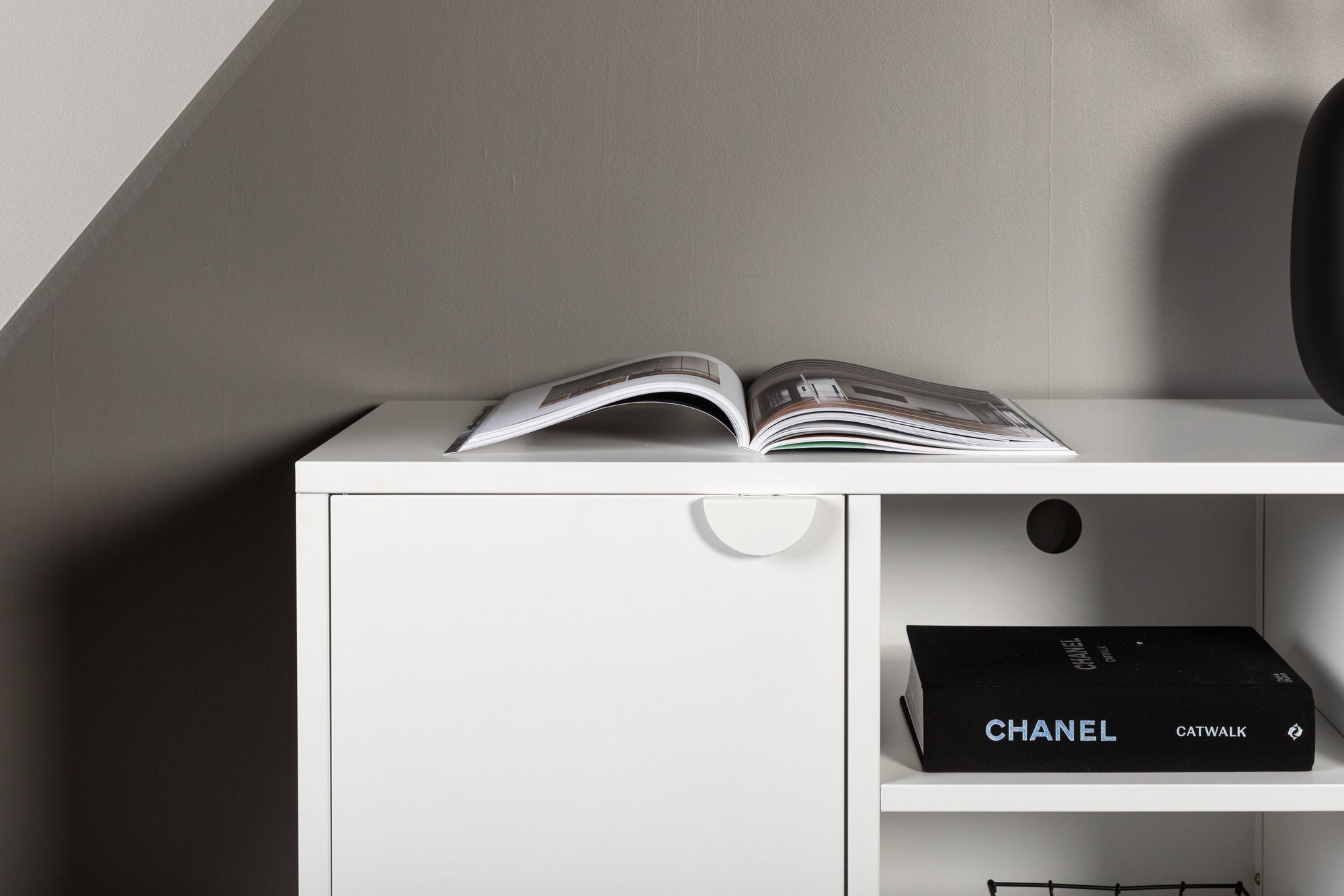 Venture Home Piring TV-Stand - White / White