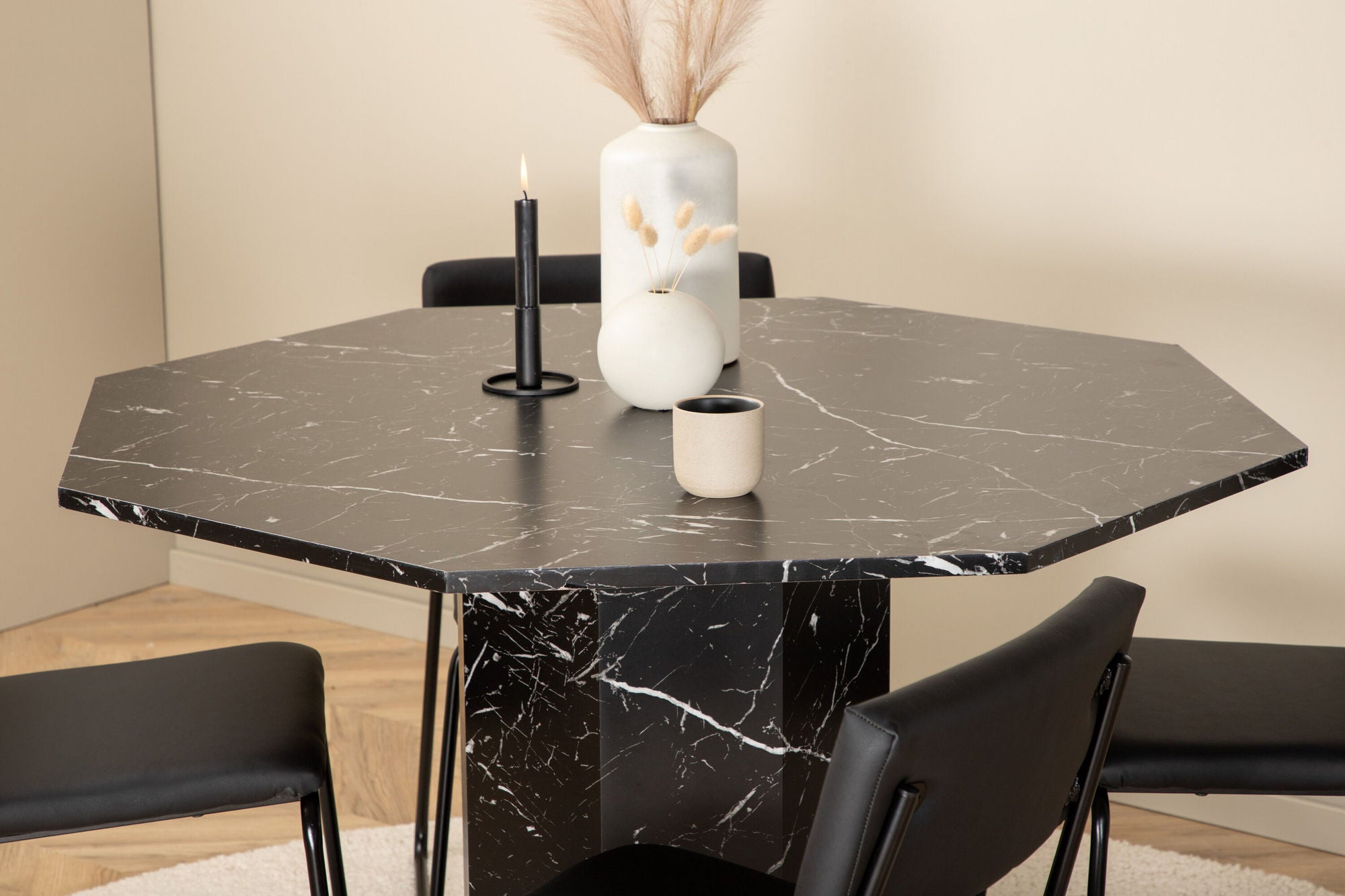 Venture Home Marbs rund spisebord - Black / Black Glass Marble+Kenth stol - Black / Black PU_4