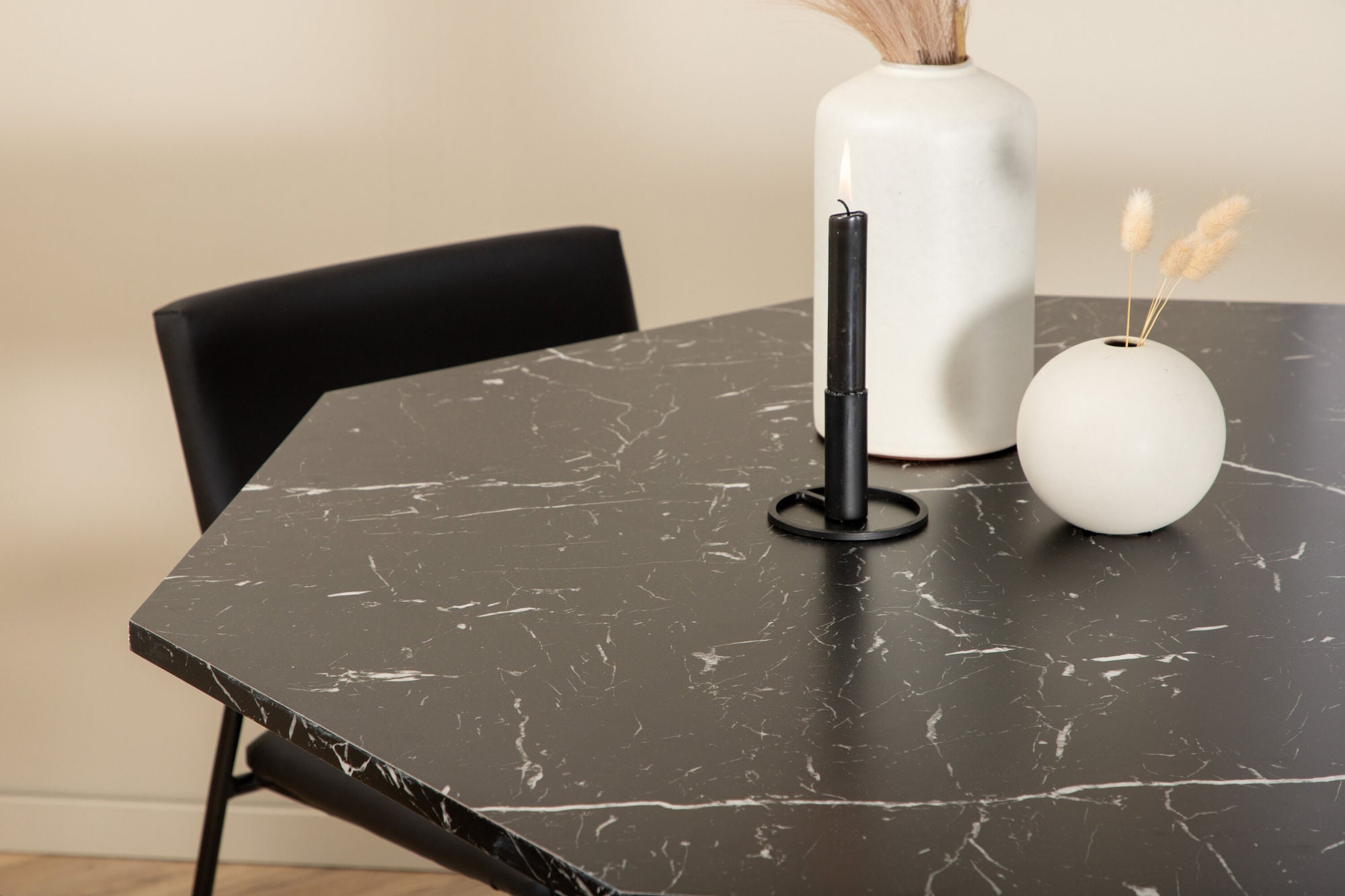Venture Home Marbs rund spisebord - Black / Black Glass Marble+Kenth stol - Black / Black PU_4