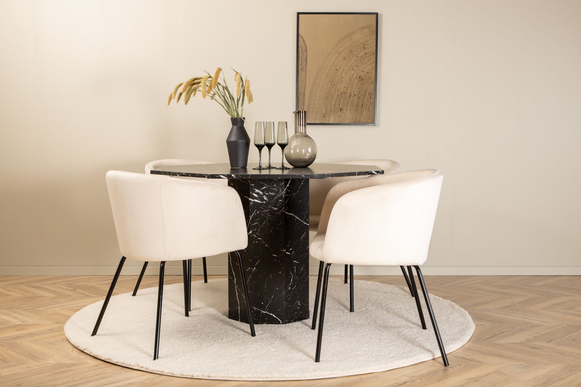 Venture Home Marbs rund spisebord - Black / Black Glass Marble+Berit stol - Black / Beige Velvet_4