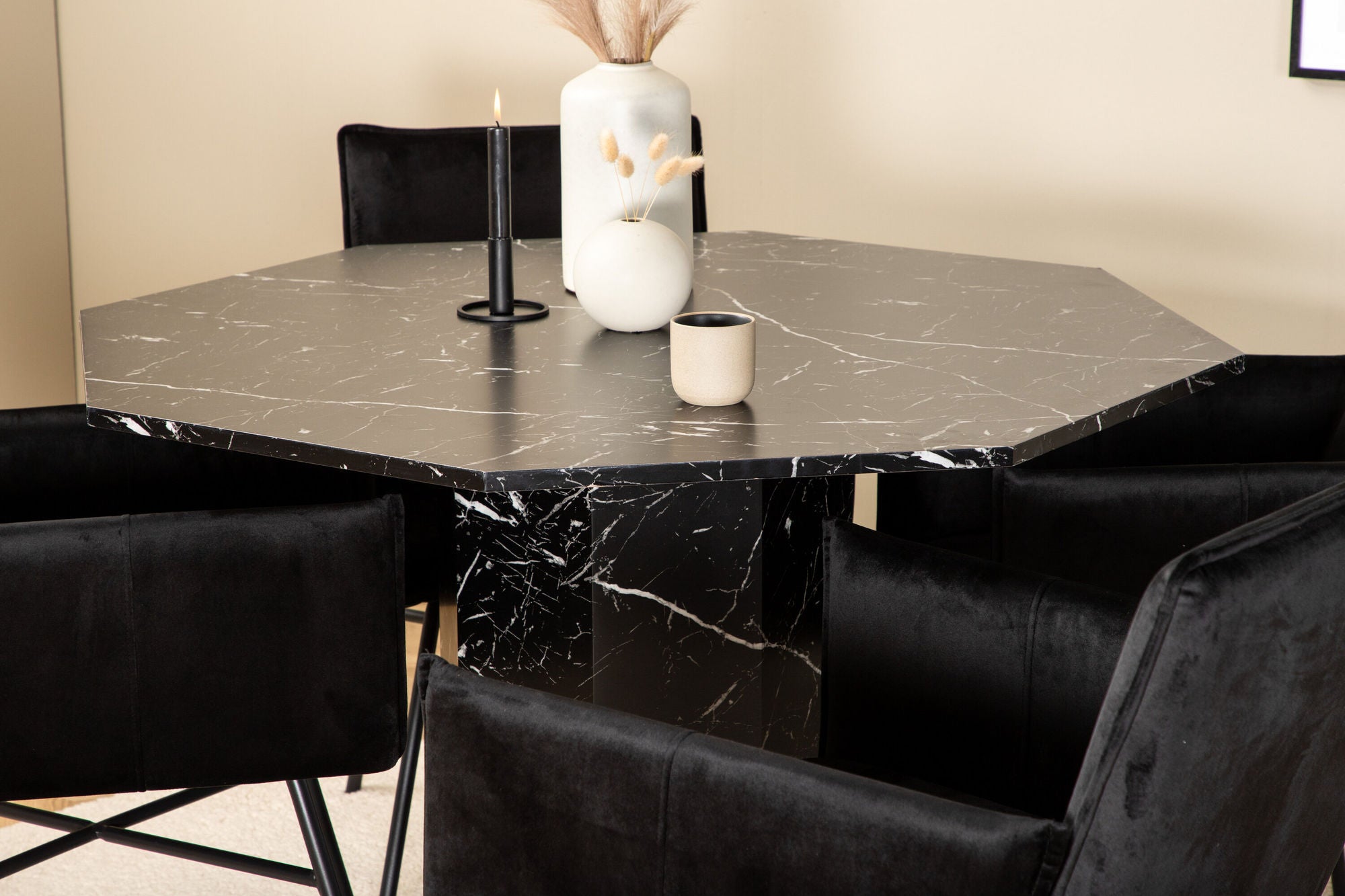 Venture Home Marbs rund spisebord - Black / Black Glass Marble+Petra stol - Black / Black Velvet_4