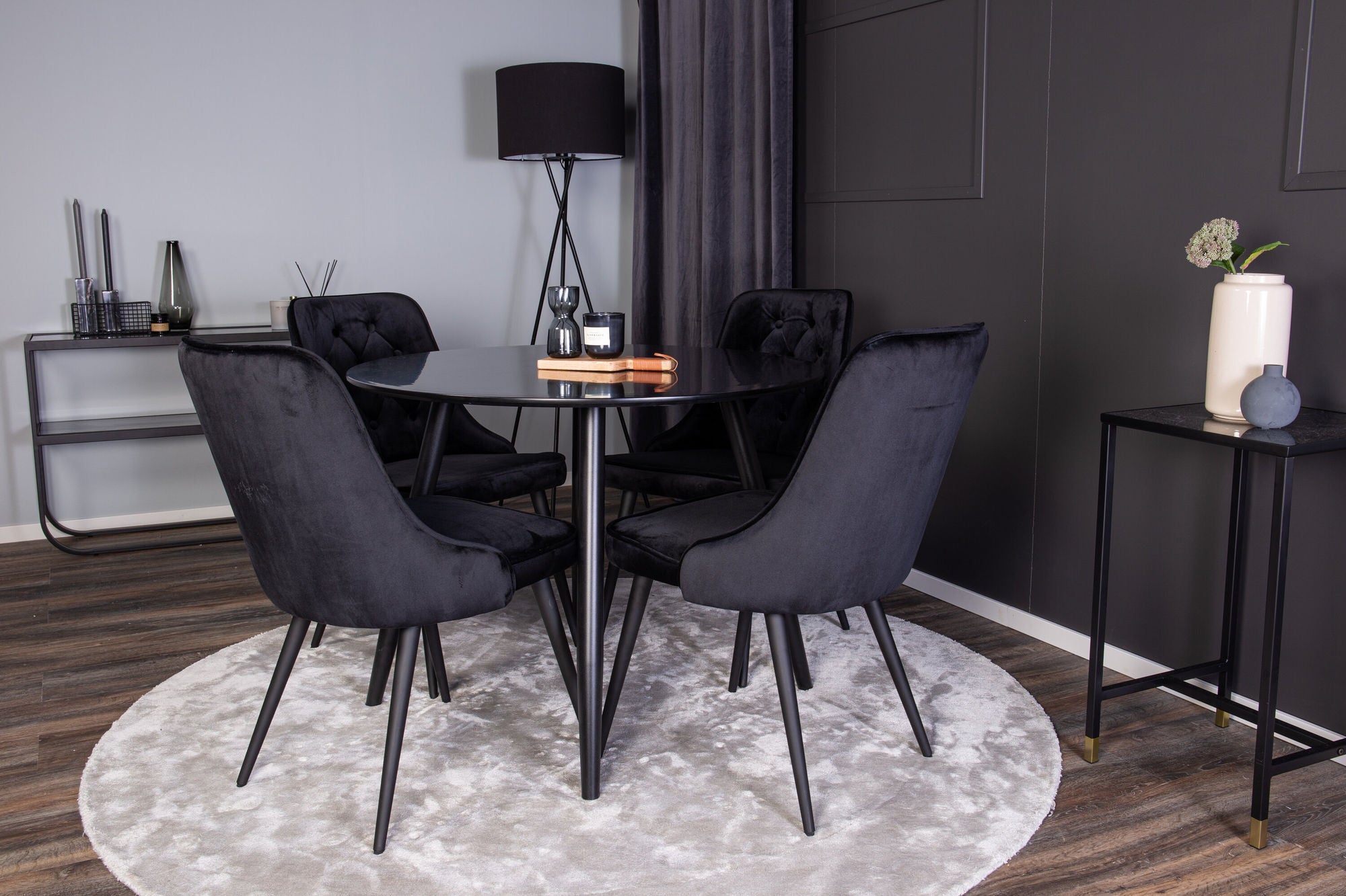 Venture Home Plaza Runt Matbord - Svart / Svart - ø100*H75 +Velvet Deluxe Spisebordsstol - Black legs / Black velvet _4