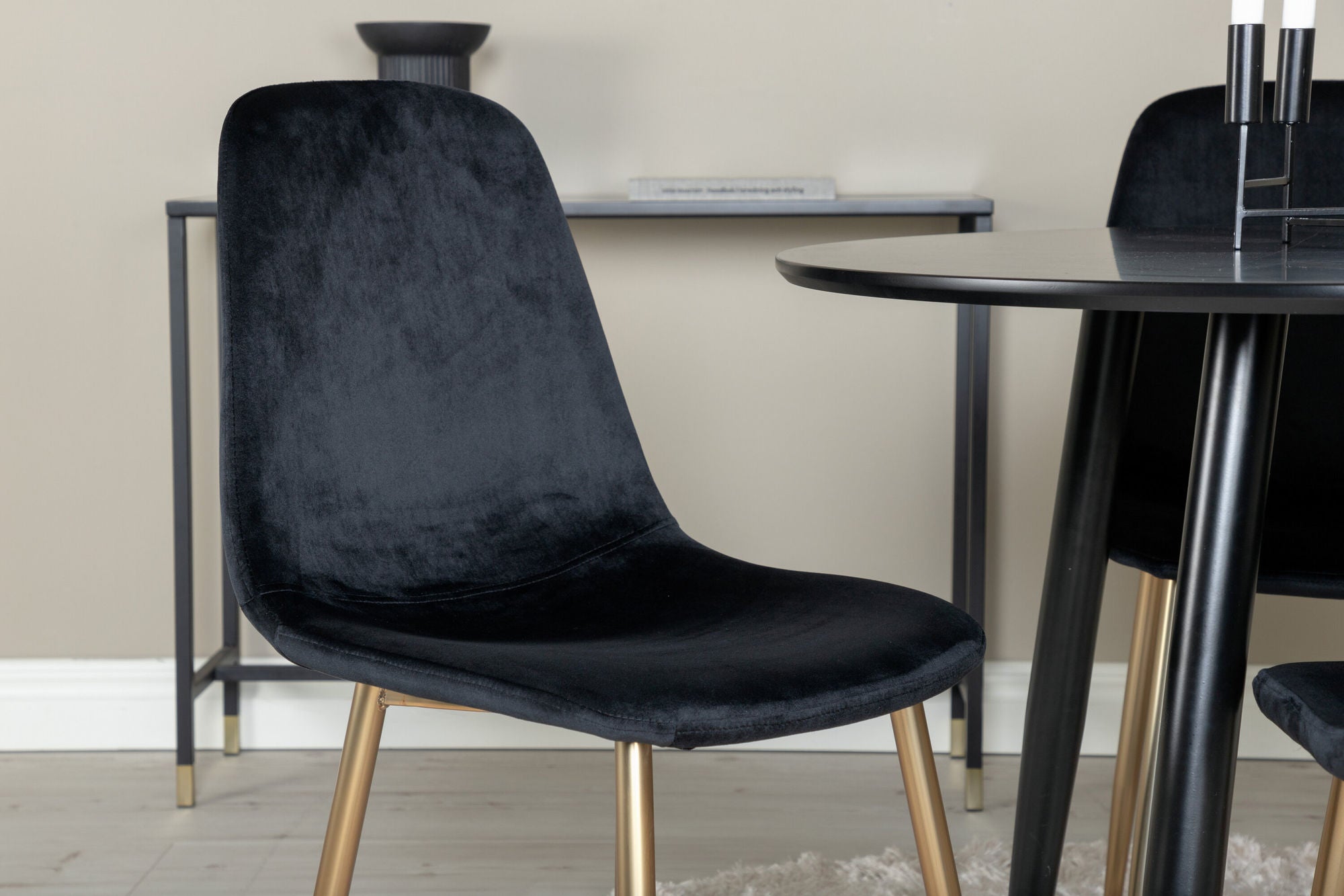 Venture Home Plaza Runt Matbord - Svart / Svart - ø100*H75 +Polar stol - Black Velvet / Matt brass leg _4