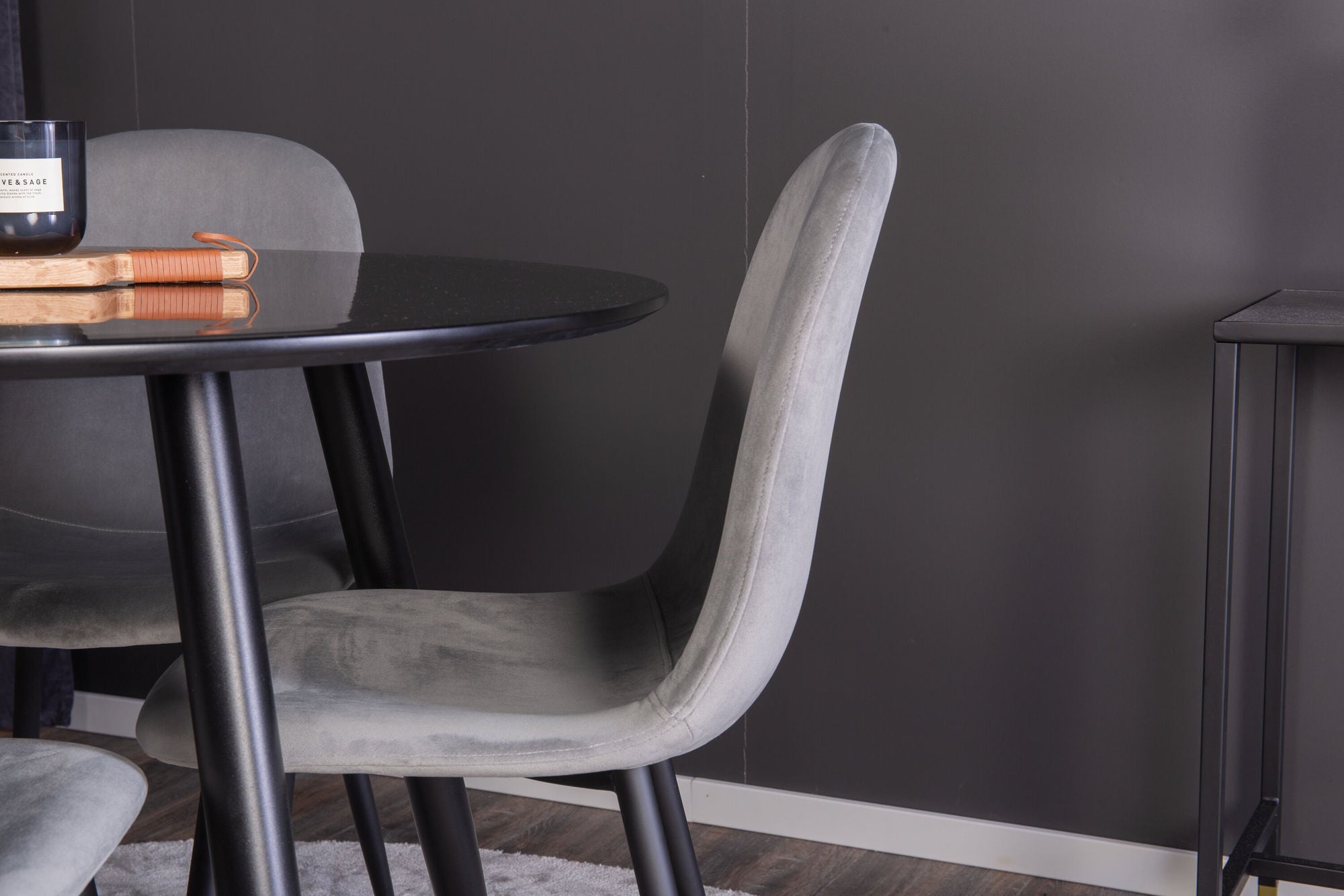Venture Home Plaza Runt Matbord - Svart / Svart - ø100*H75 +Polar Spisebordsstol - Black legs / Light Grey Velvet _4