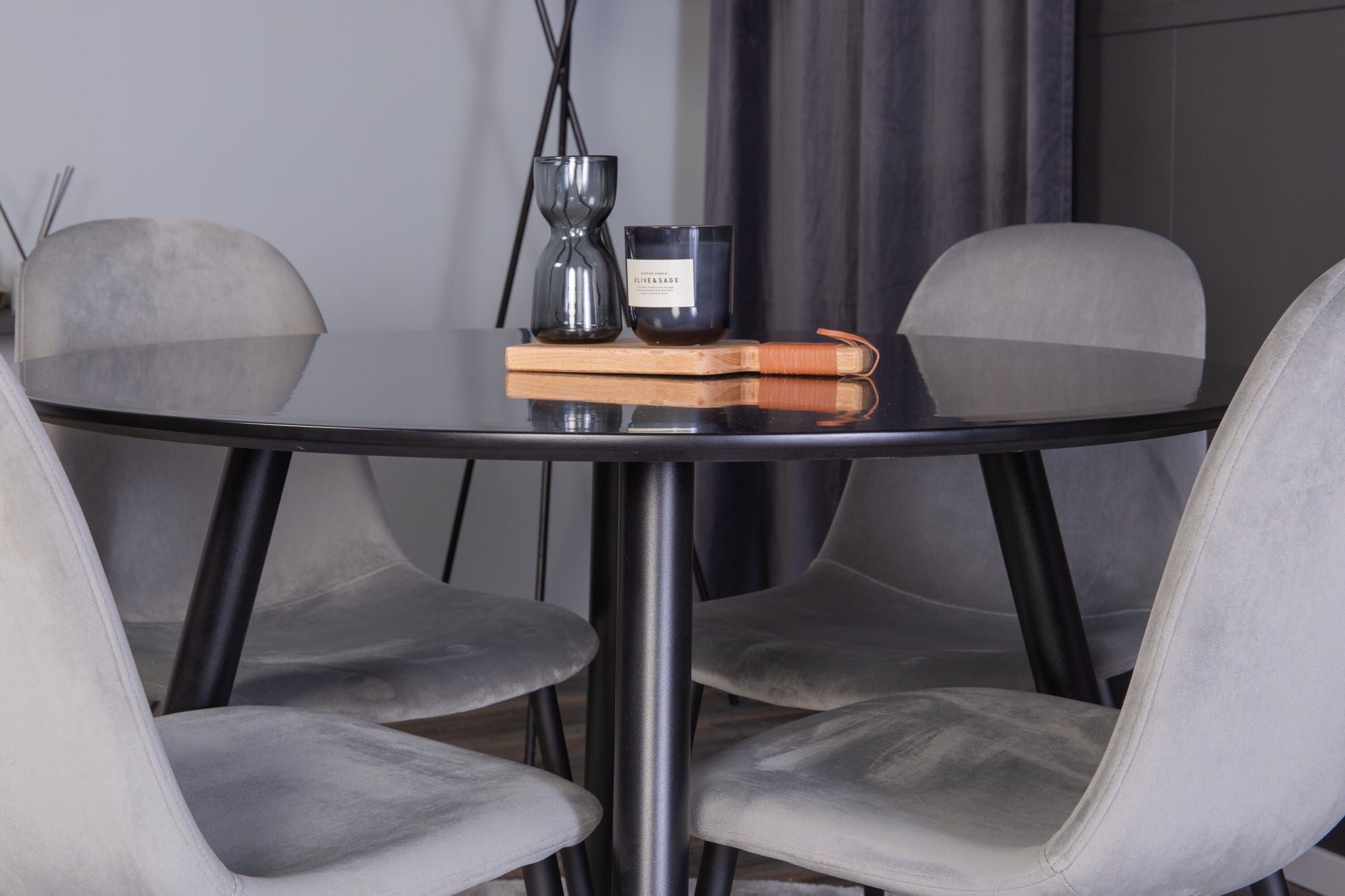 Venture Home Plaza Runt Matbord - Svart / Svart - ø100*H75 +Polar Spisebordsstol - Black legs / Light Grey Velvet _4