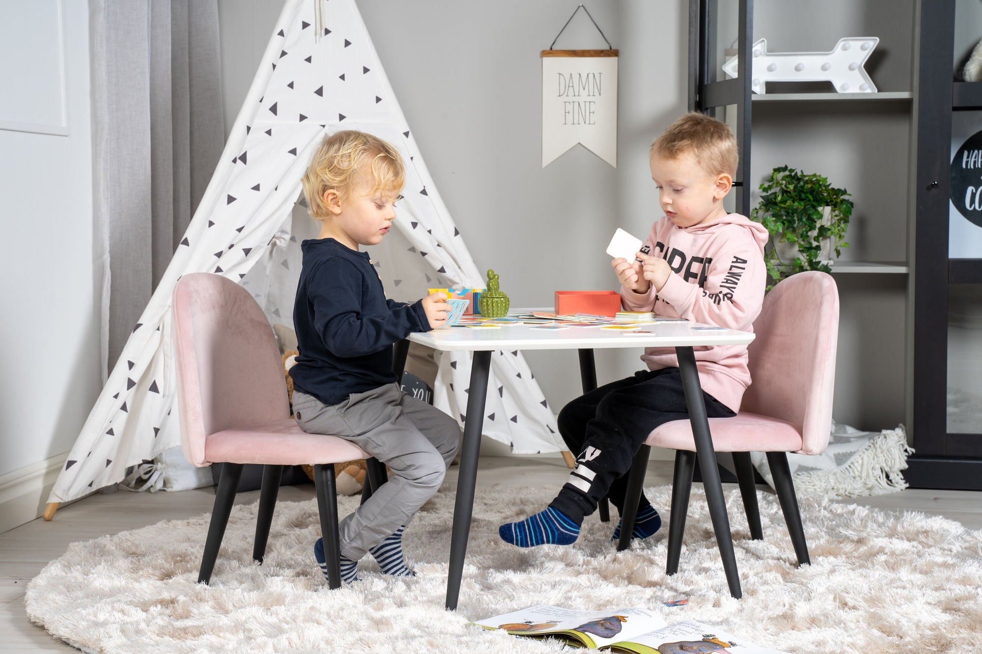 Venture Home Polar spisebord 80*60 XXS - White / Black +Velvet Spisebordsstol XXS - Pink Velvet _2