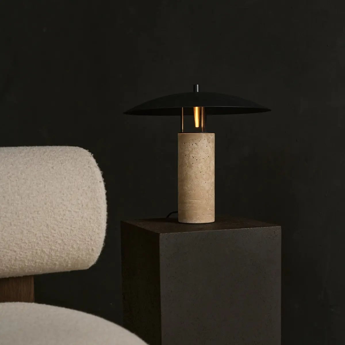 Nicholas travertin bordlampe