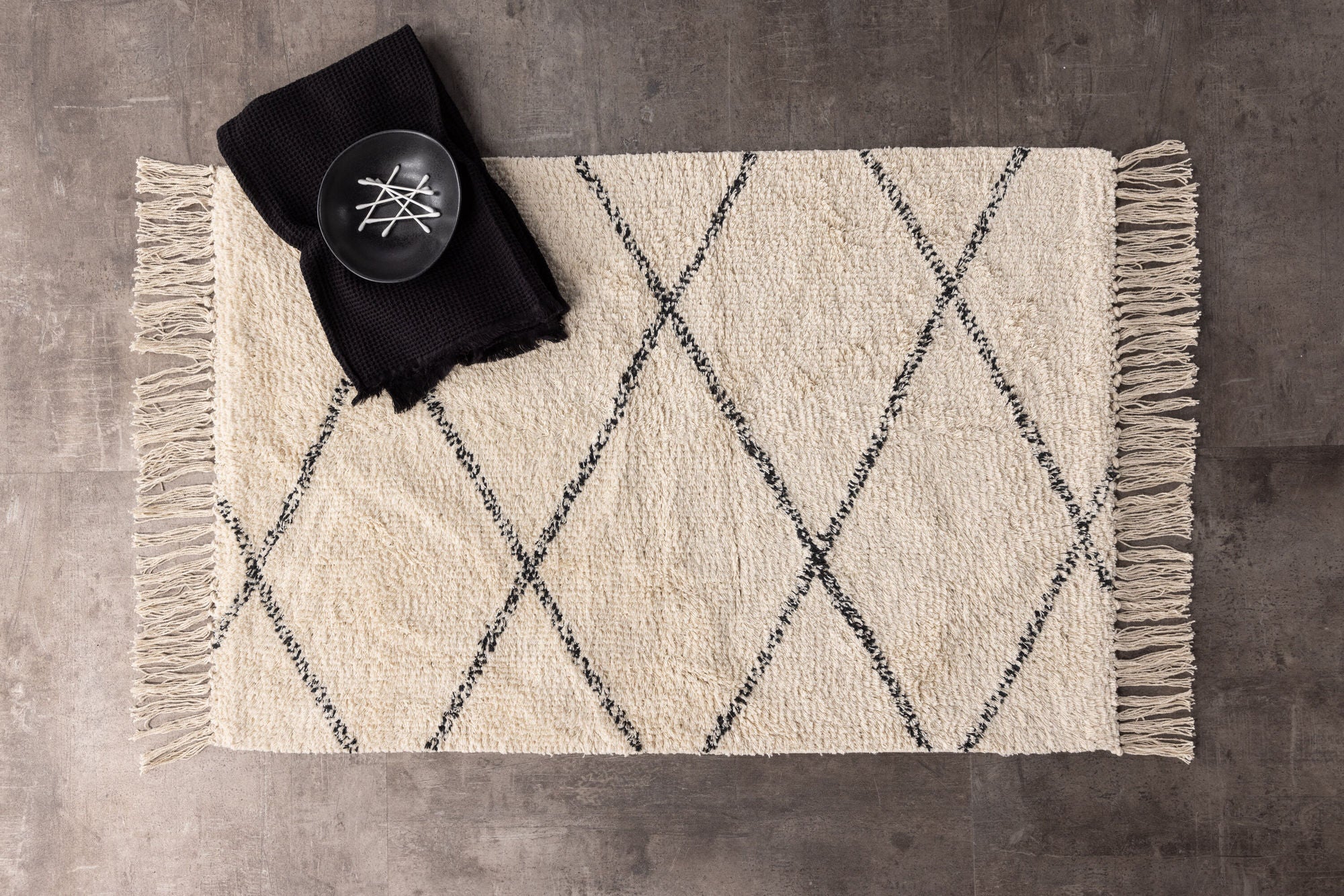 Venture Home Thelma Cotton - 50*80-  -Rectangular-White/Black