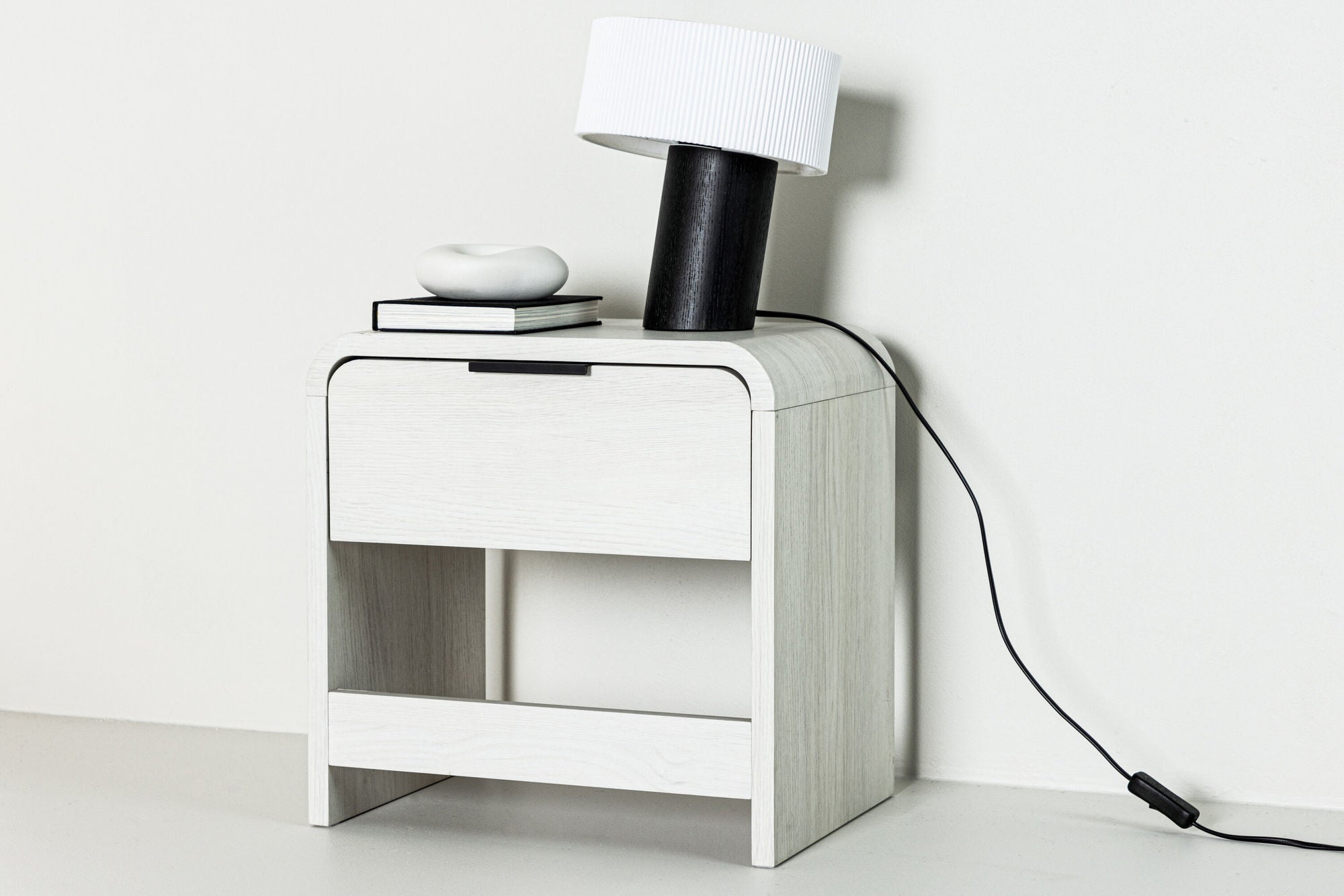 Venture Home Lyngdal Side bord - Whitewash / MDF