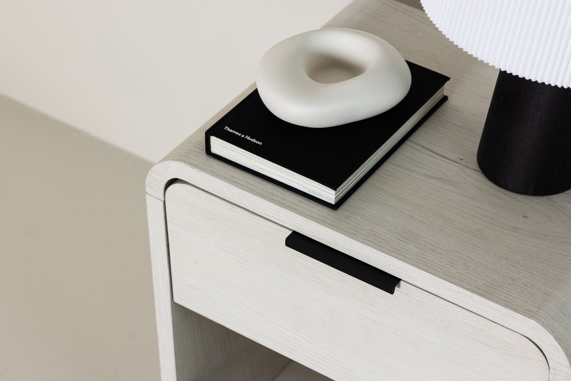 Venture Home Lyngdal Side bord - Whitewash / MDF